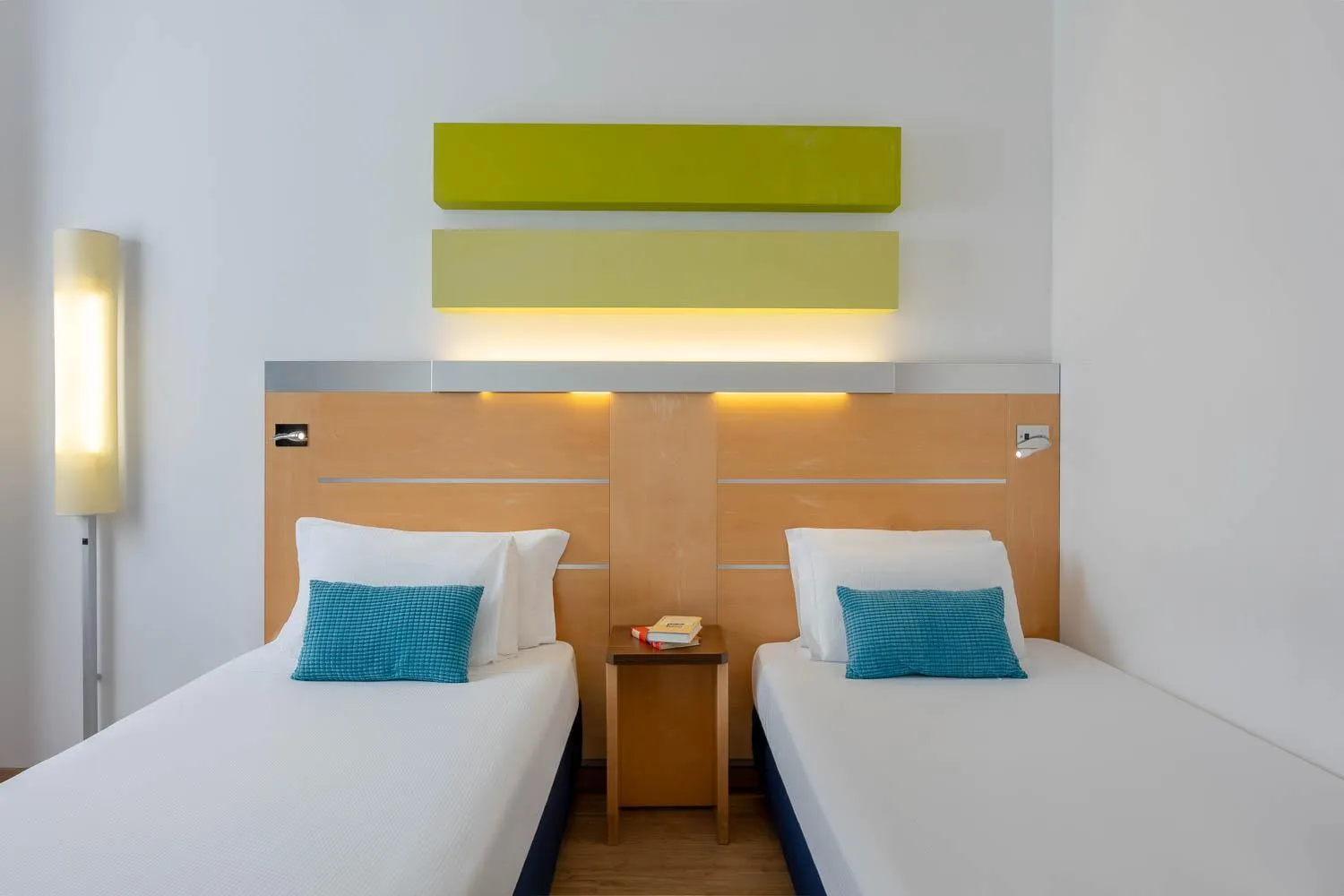 Bed in iH Hotels Milano Gioia