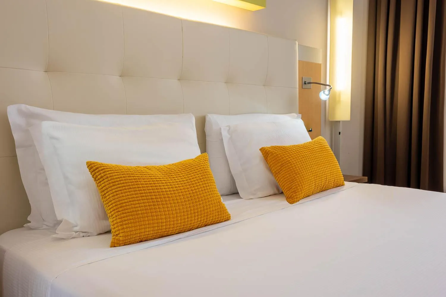 Bed in iH Hotels Milano Gioia