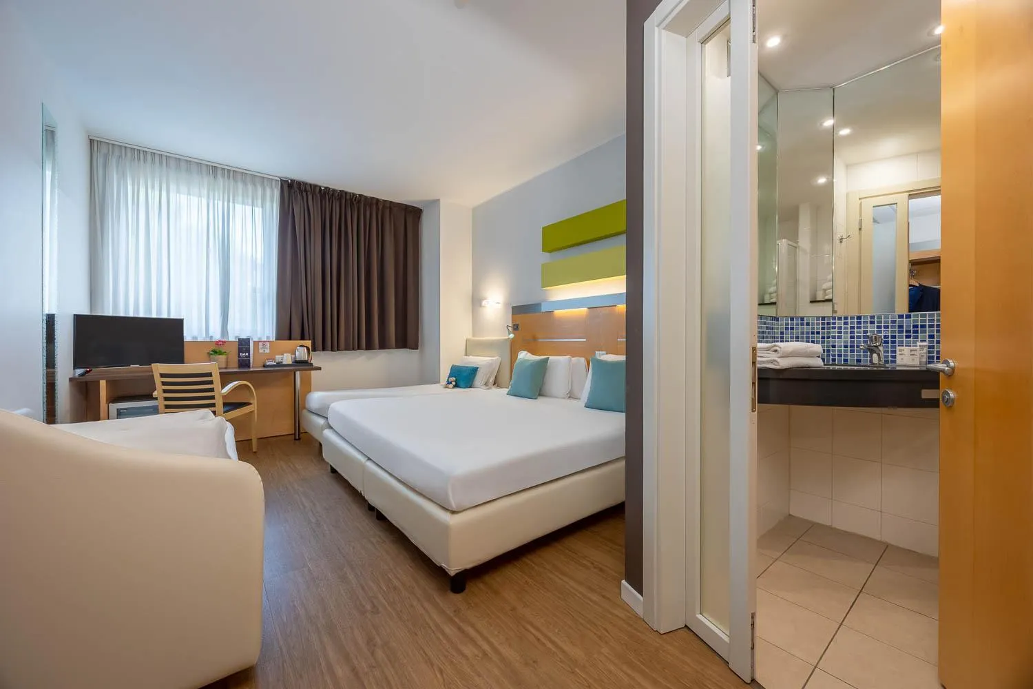 Bed in iH Hotels Milano Gioia