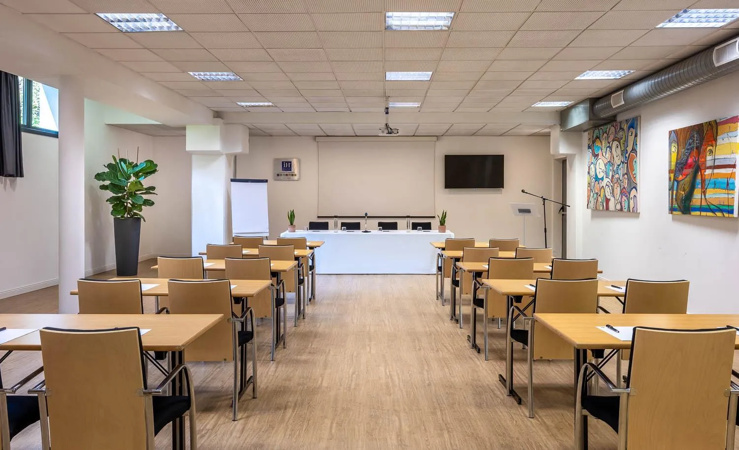 Meeting/conference room in iH Hotels Milano Gioia
