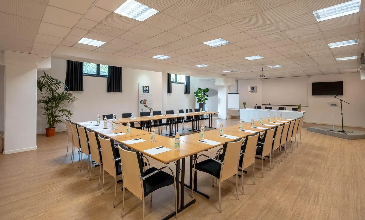 Meeting/conference room in iH Hotels Milano Gioia