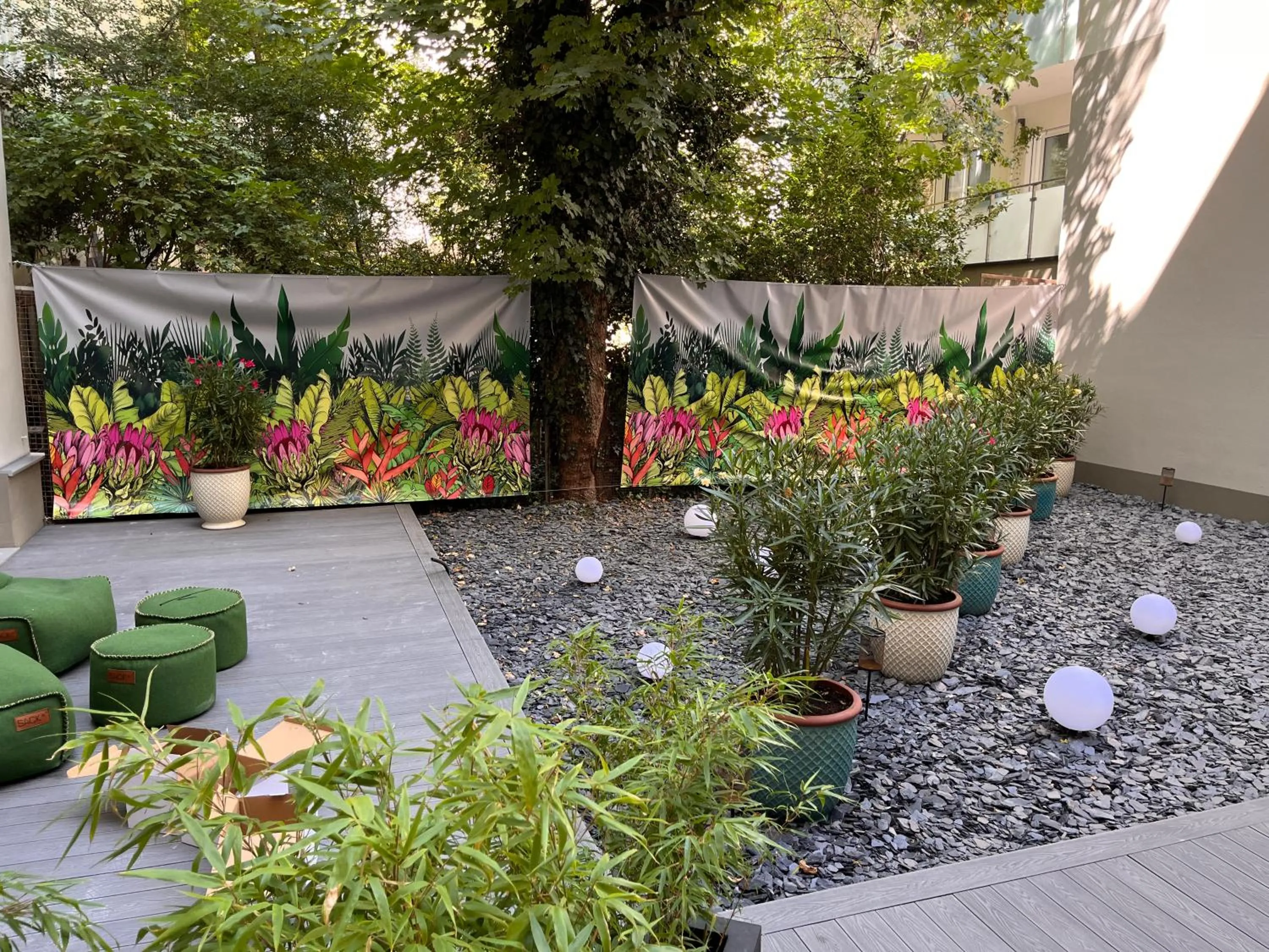 Garden in Street Living Hotel - Apartments