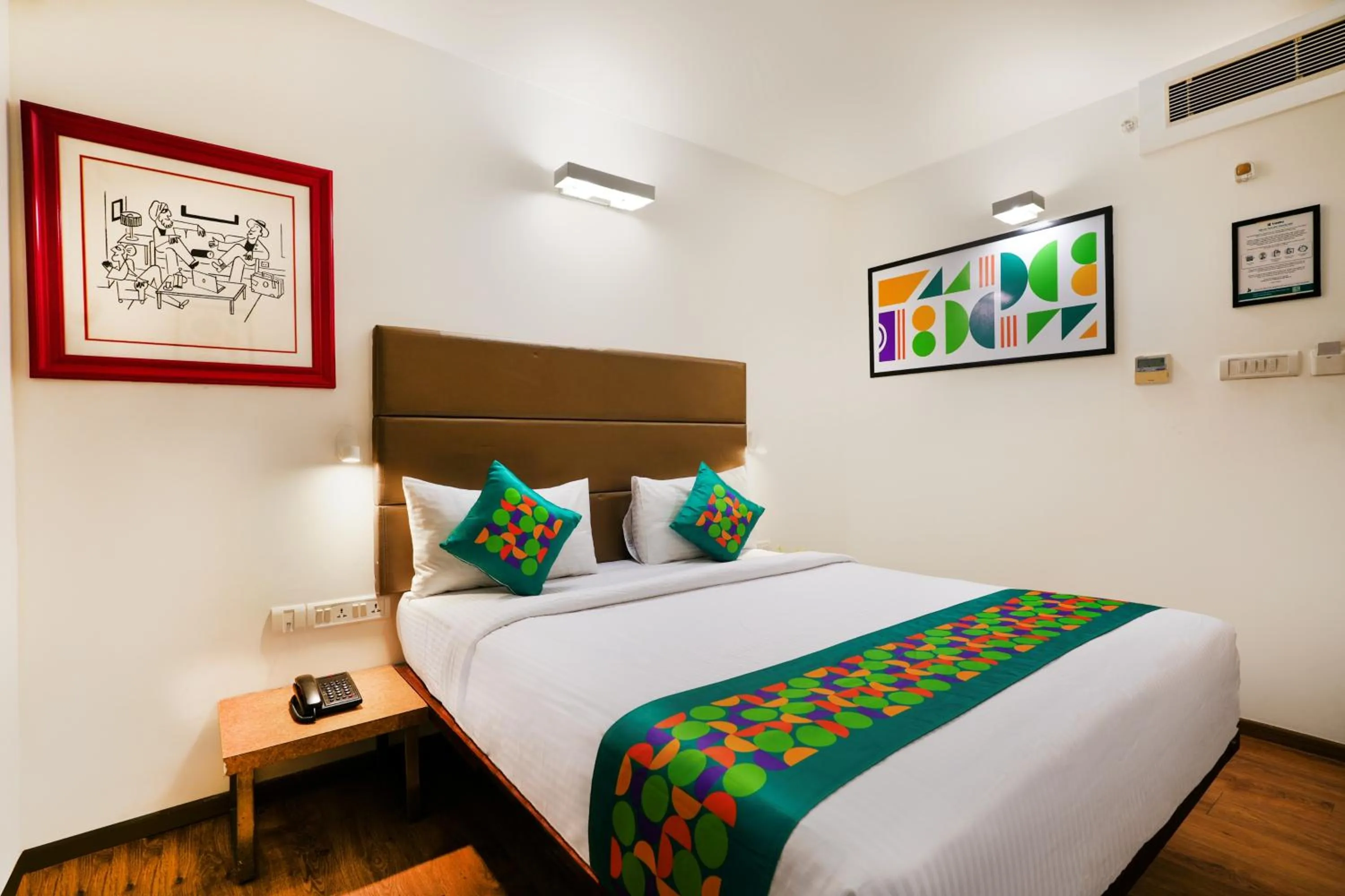 Bedroom in Treebo Jagadish Hotel, Jayanagar