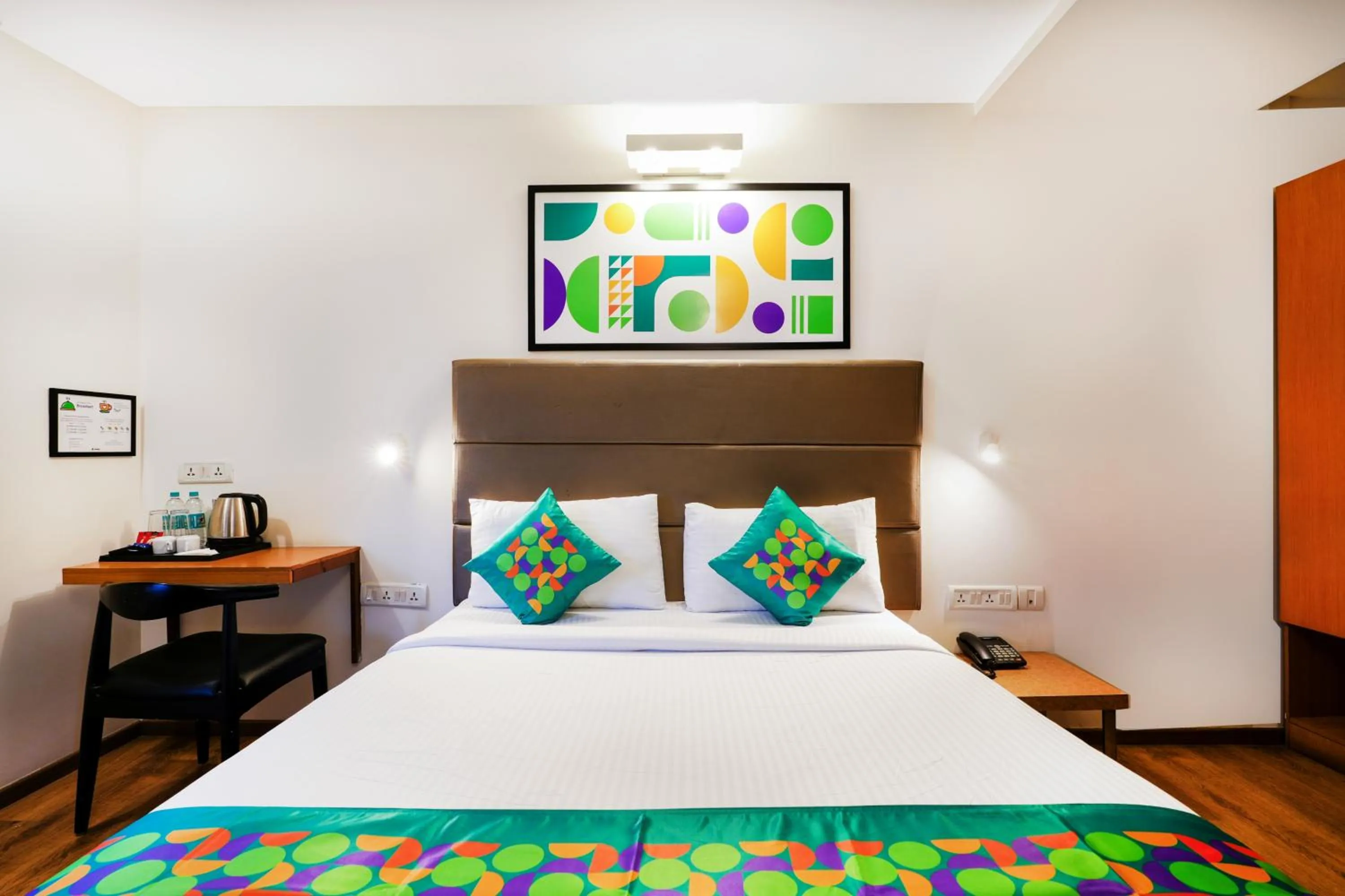 Bedroom in Treebo Jagadish Hotel, Jayanagar