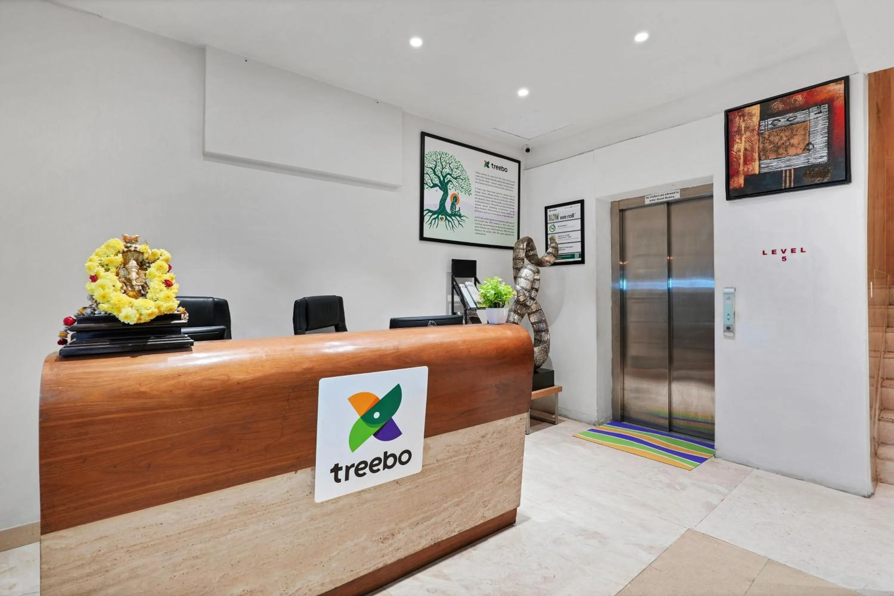 Lobby or reception in Treebo Jagadish Hotel, Jayanagar
