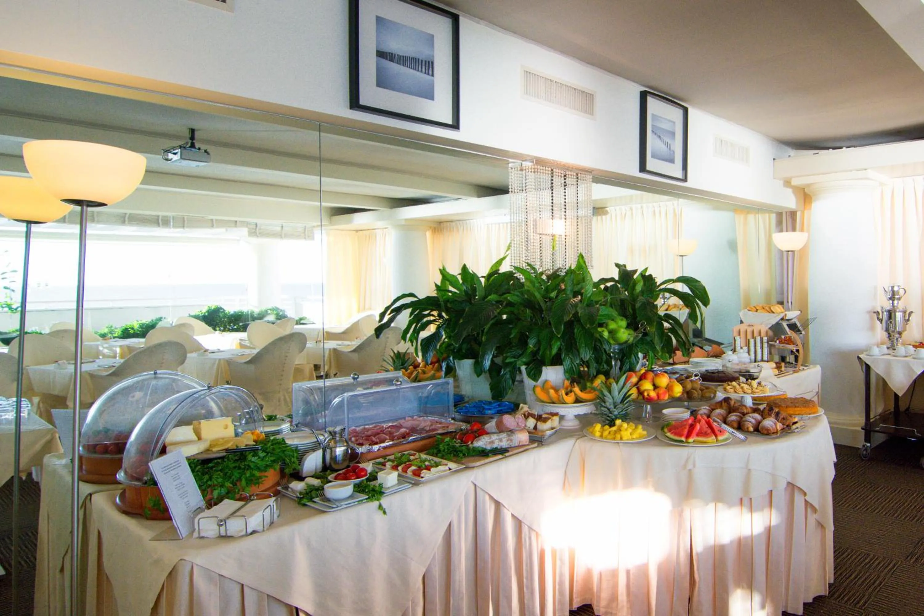 Food and drinks in Terrazza Marconi Hotel&Spamarine