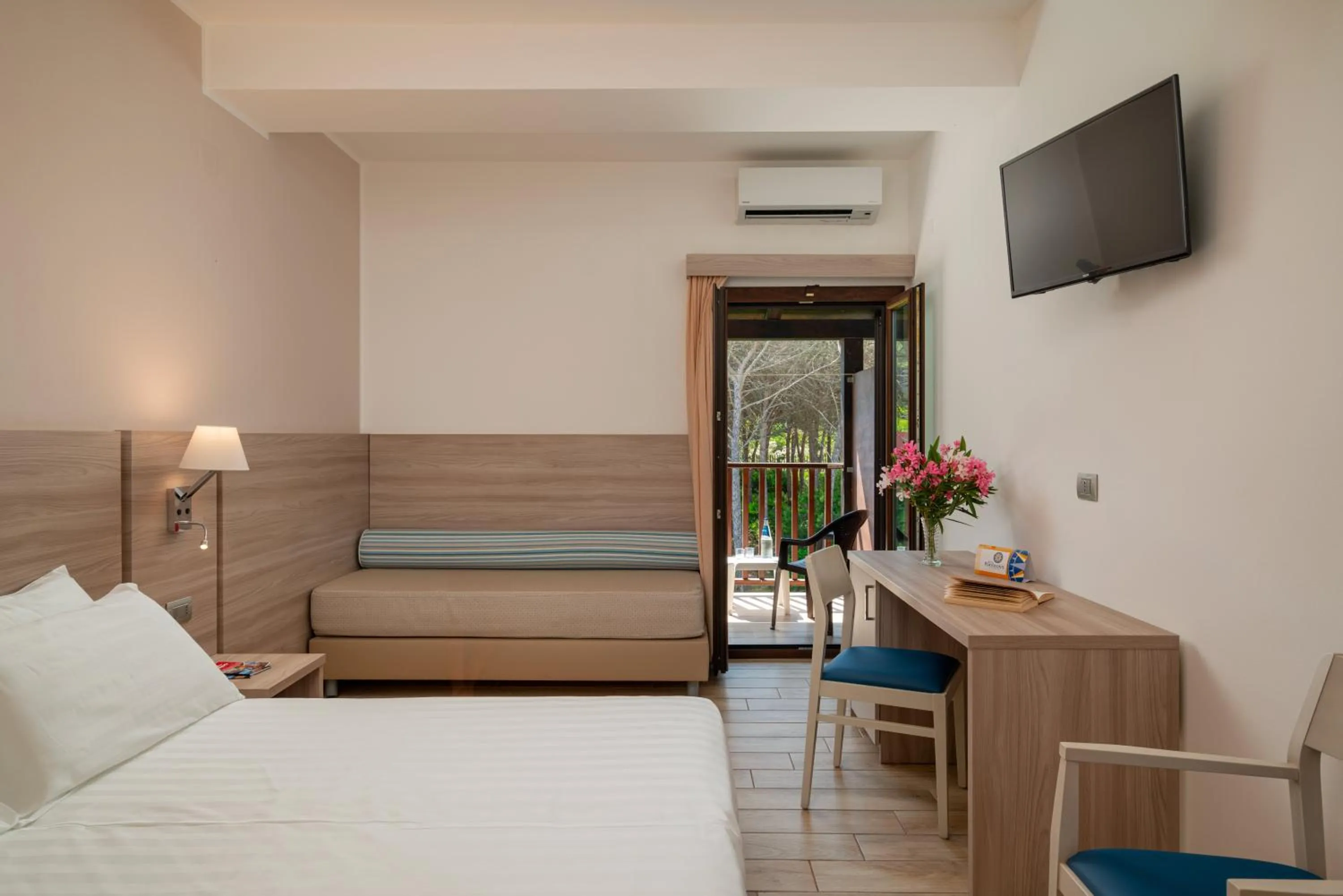 Photo of the whole room, Bed in Hotel Portoconte