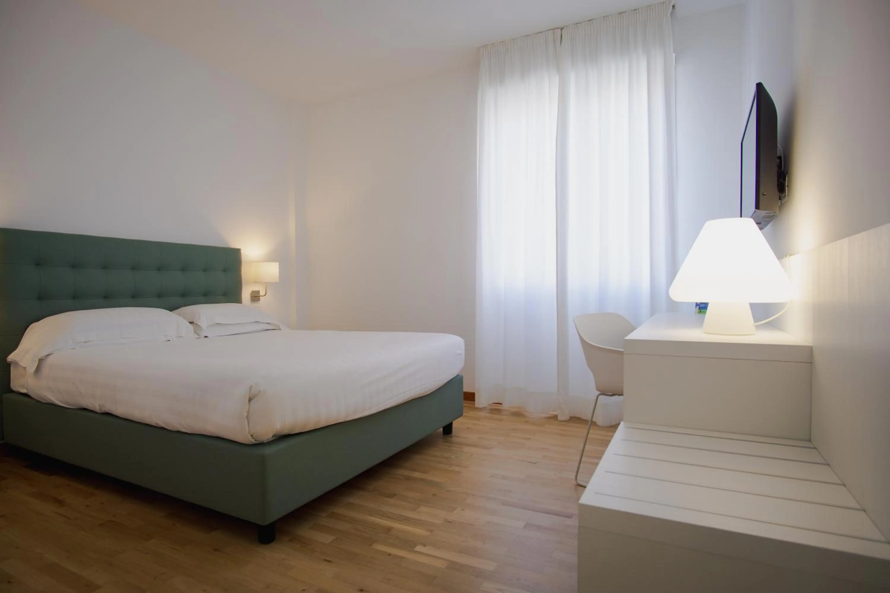 Bedroom, Bed in Mistral2 Hotel