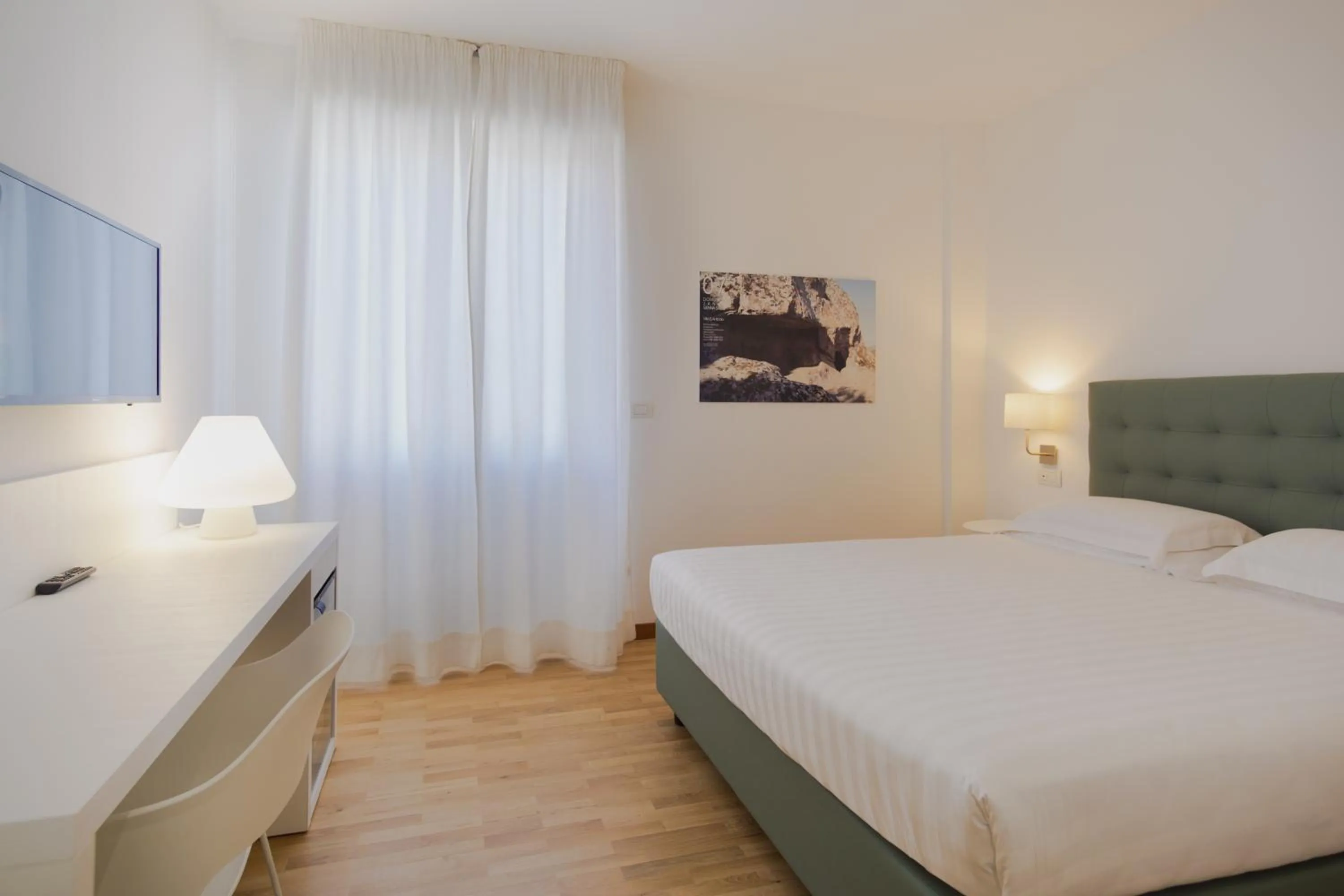 Bedroom, Bed in Mistral2 Hotel