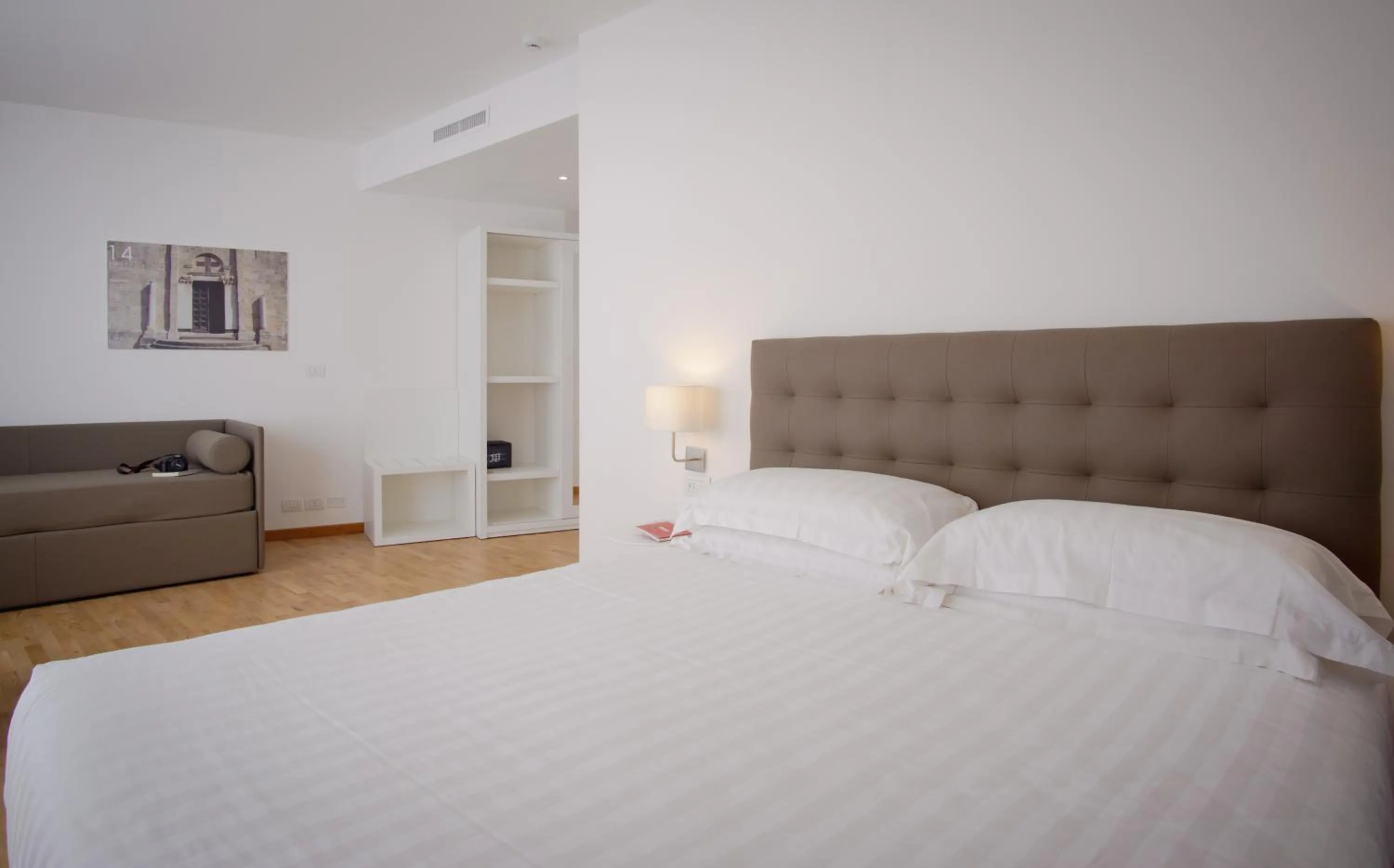 Bedroom, Bed in Mistral2 Hotel