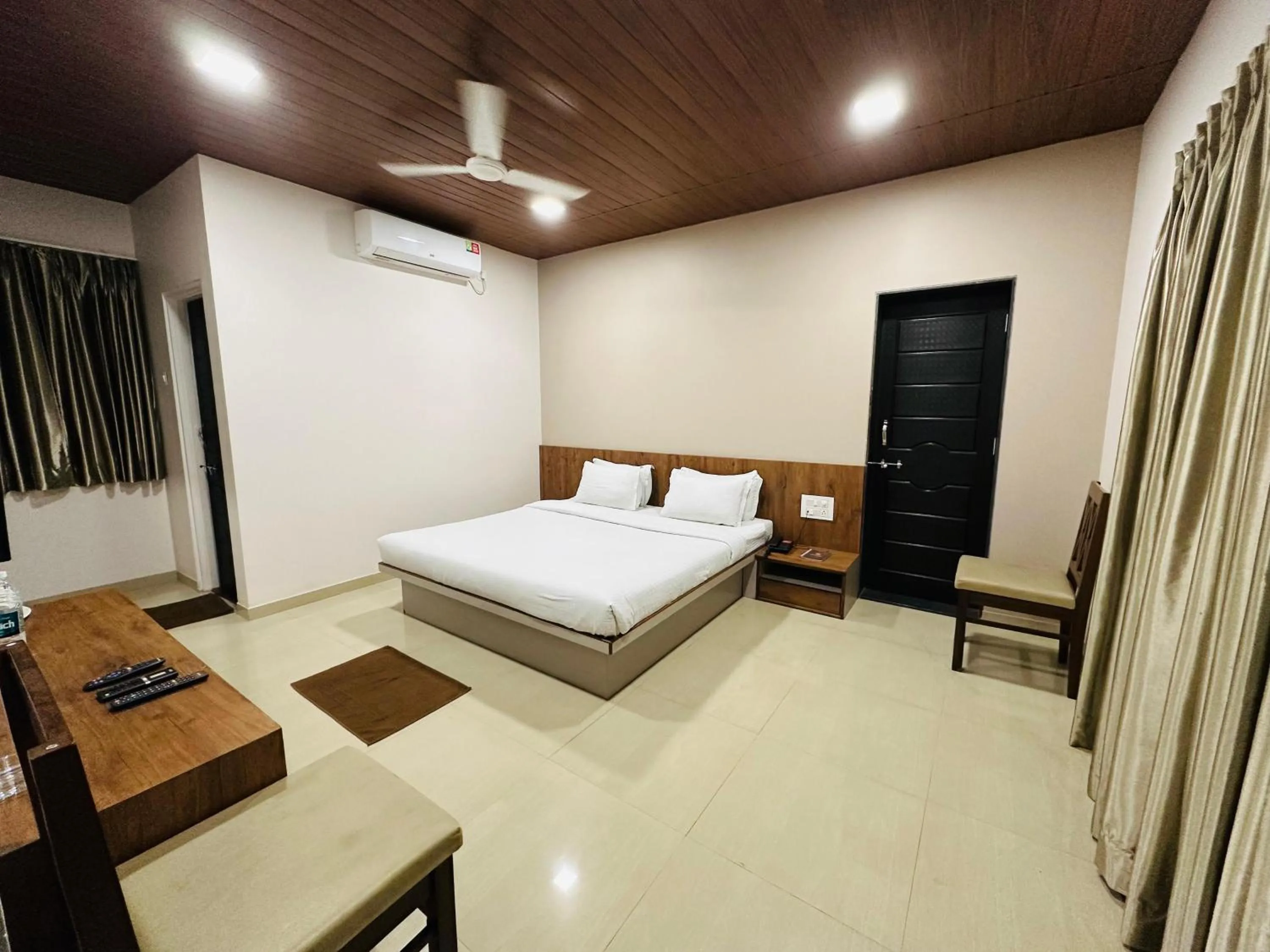Bed in Hotel Grand Indu, 3 Star Kolhapur