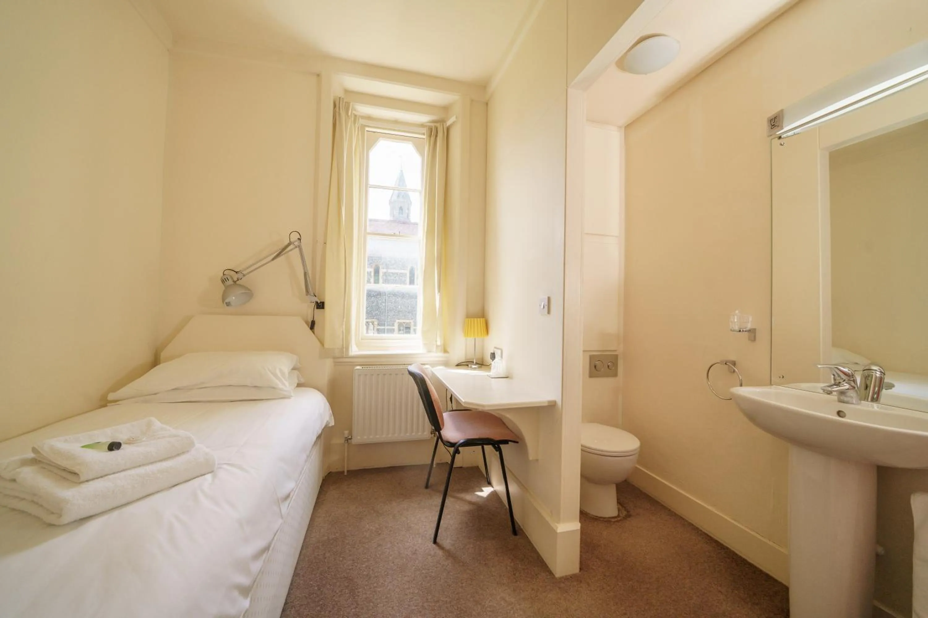 Photo of the whole room, Bed in Sarum College