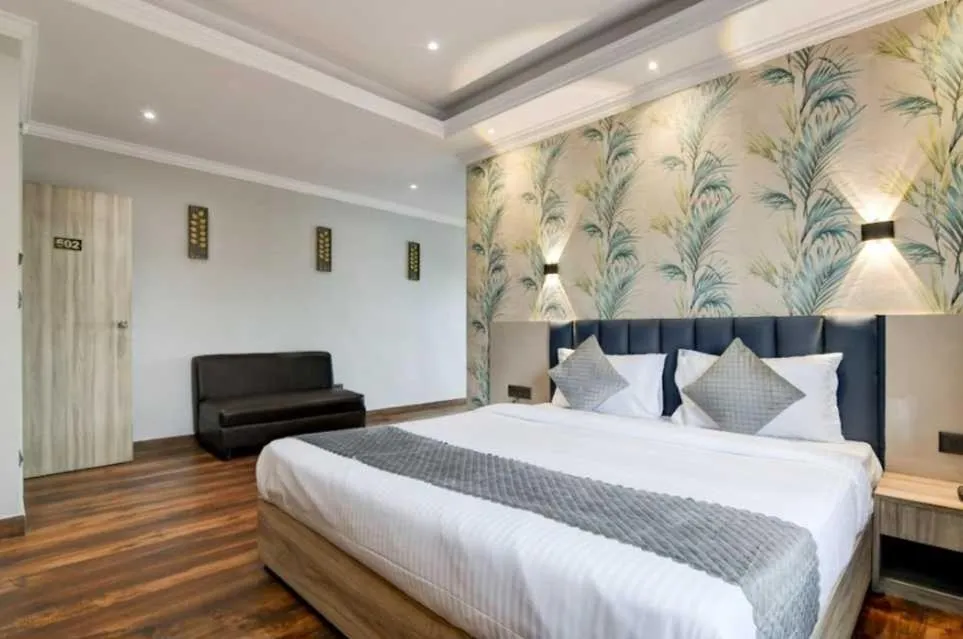 Bedroom in Super Townhouse OAK Seventy Seven