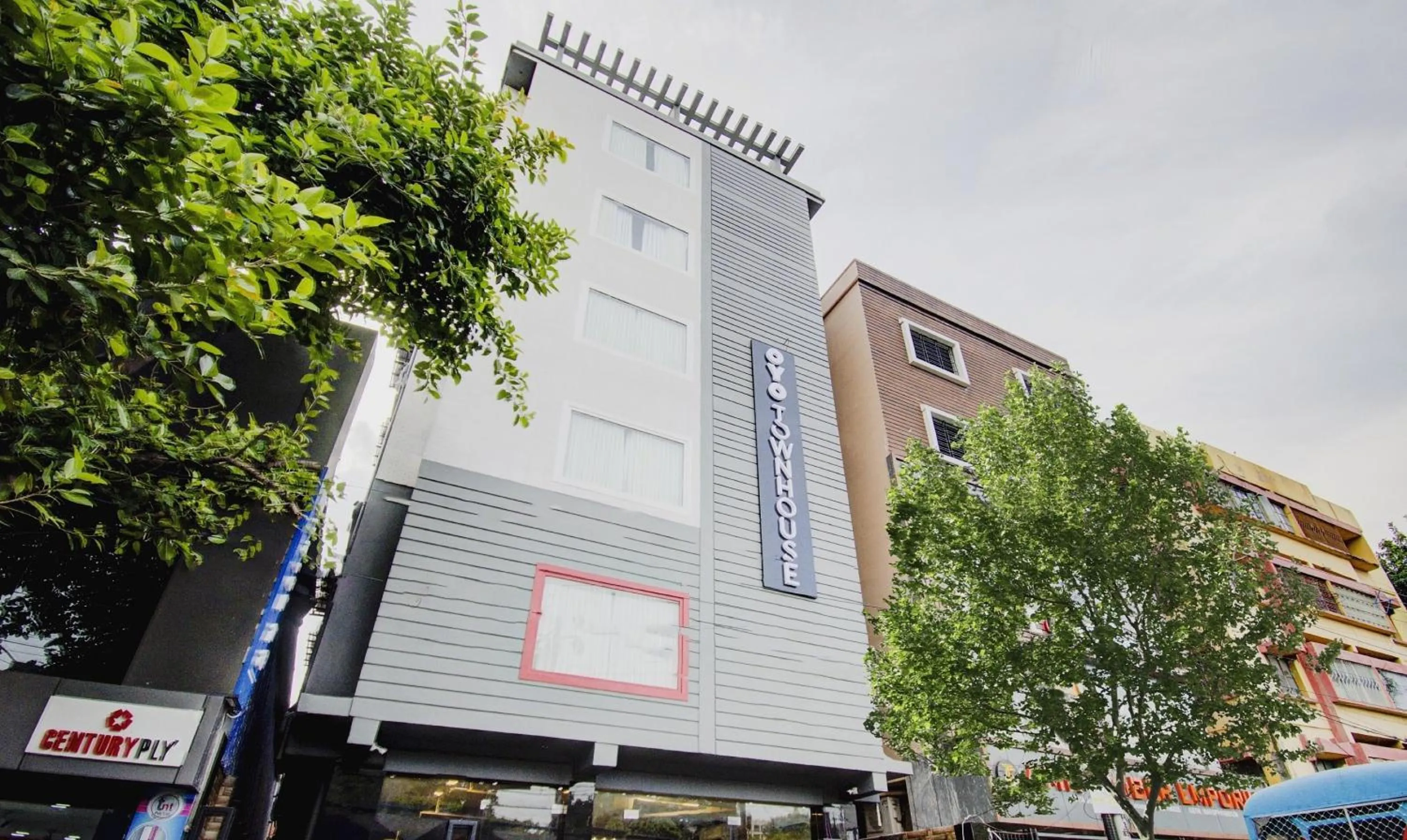 Facade/entrance in Super Townhouse OAK Seventy Seven