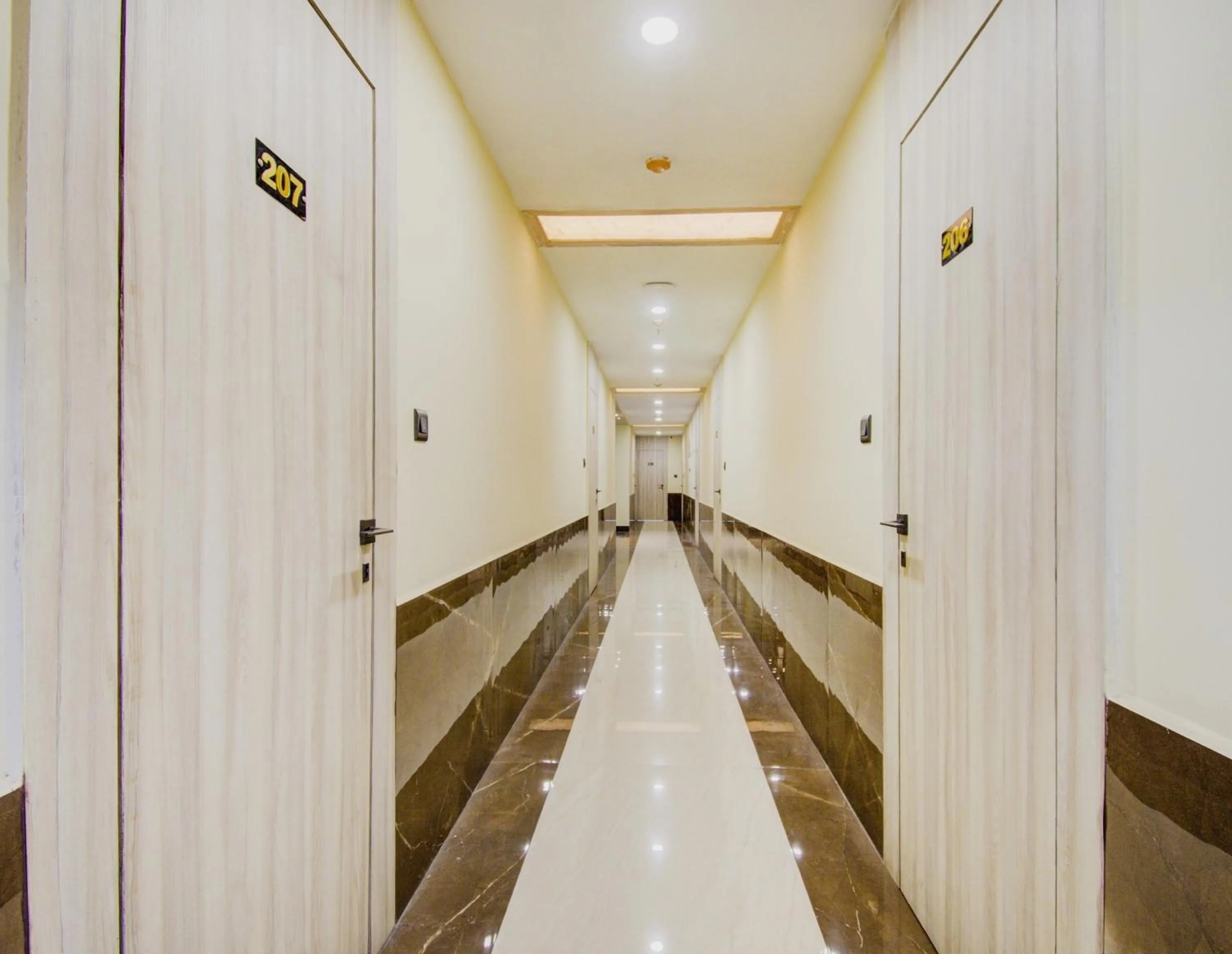 Lobby or reception in Super Townhouse OAK Seventy Seven