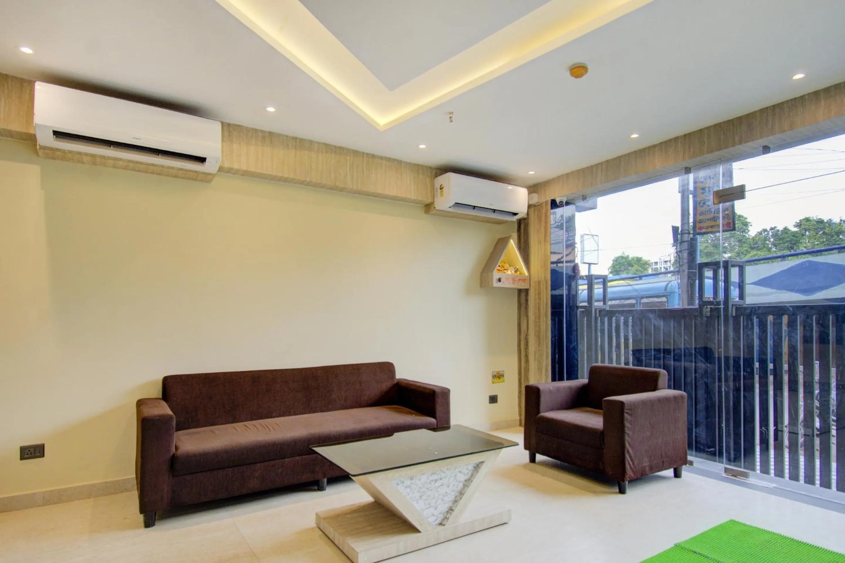 Lobby or reception in Super Townhouse OAK Seventy Seven