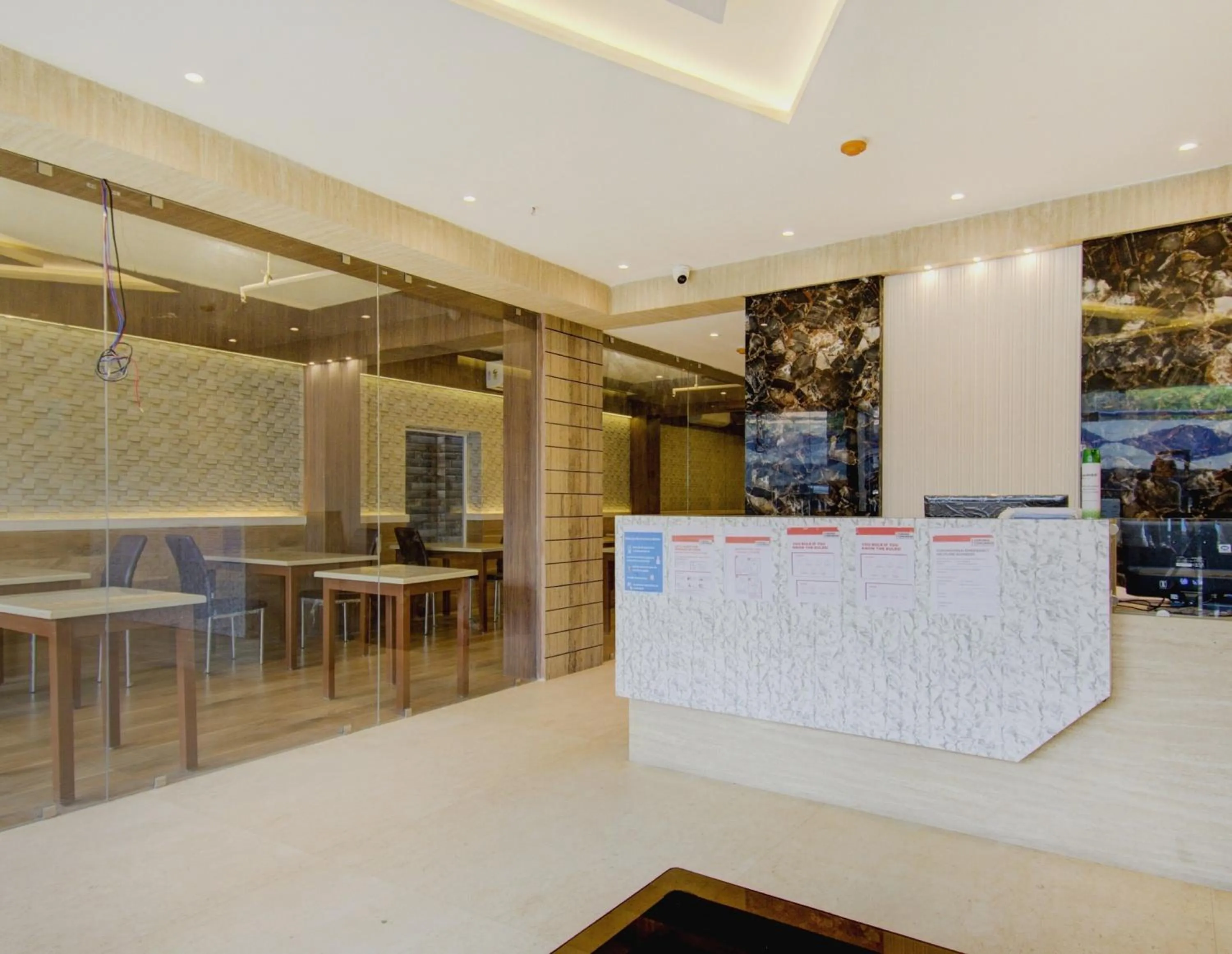 Lobby or reception in Super Townhouse OAK Seventy Seven