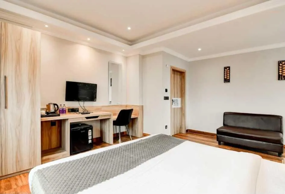 Bedroom in Super Townhouse OAK Seventy Seven