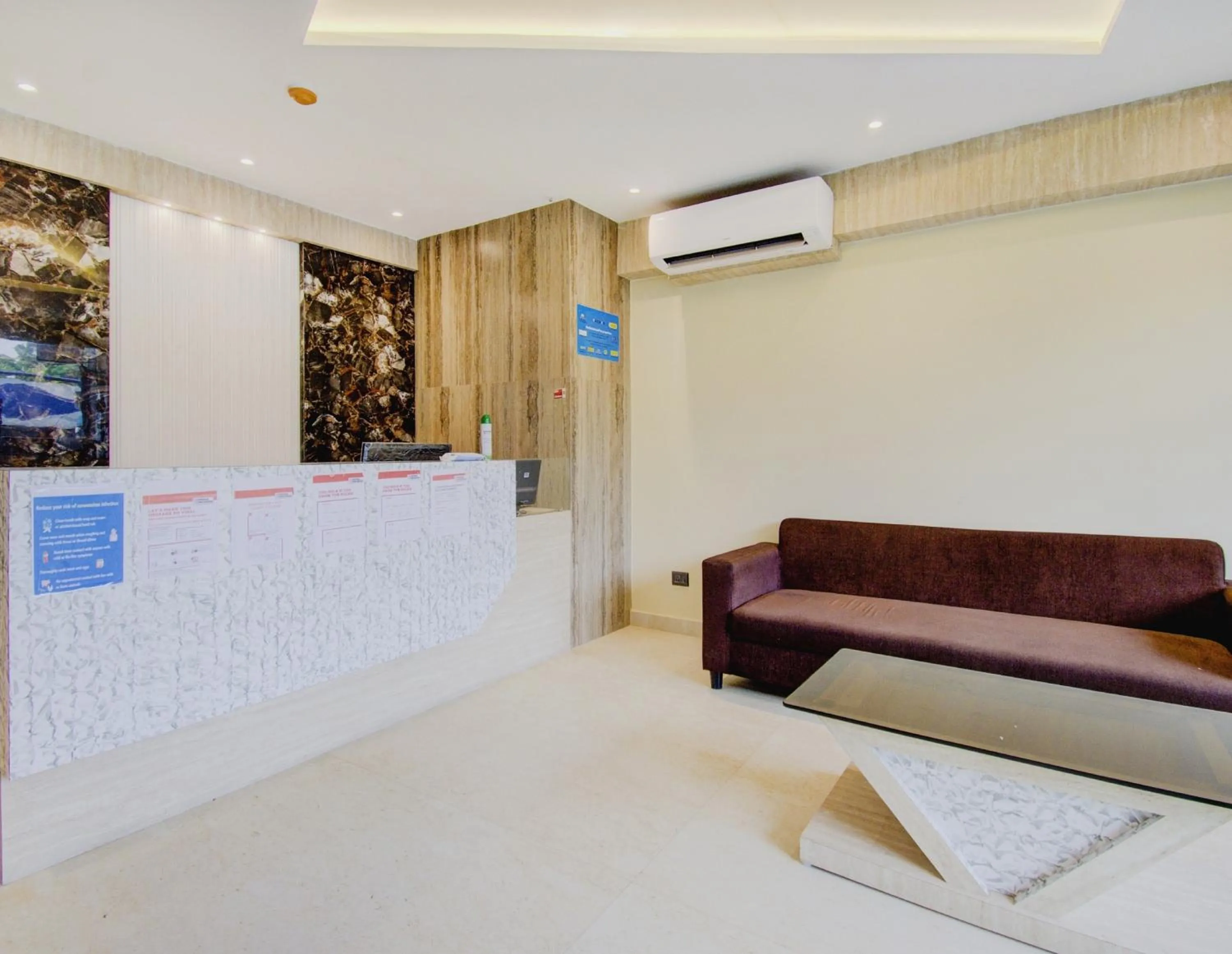 Lobby or reception in Super Townhouse OAK Seventy Seven