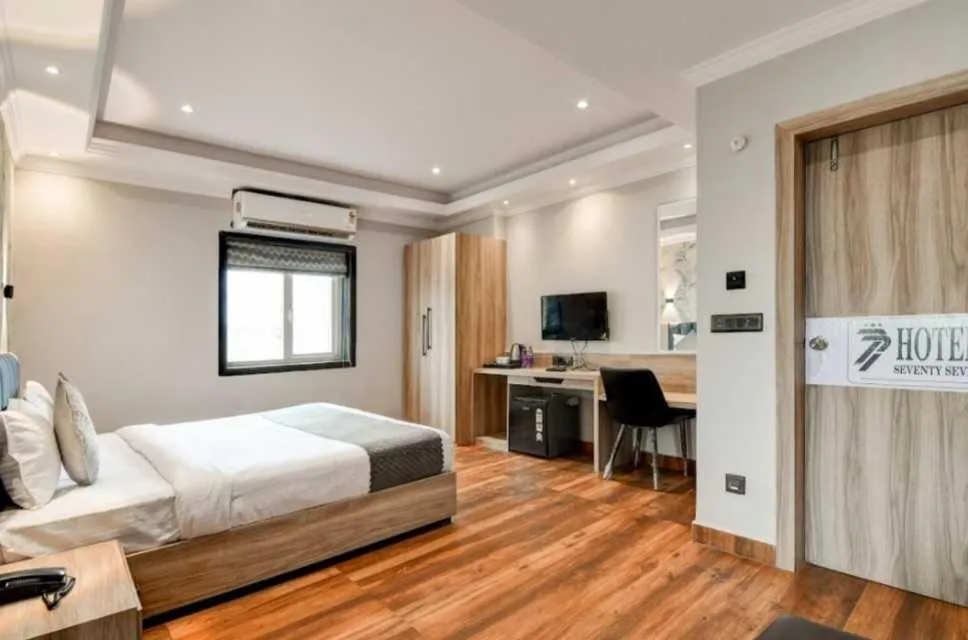 Bedroom in Super Townhouse OAK Seventy Seven