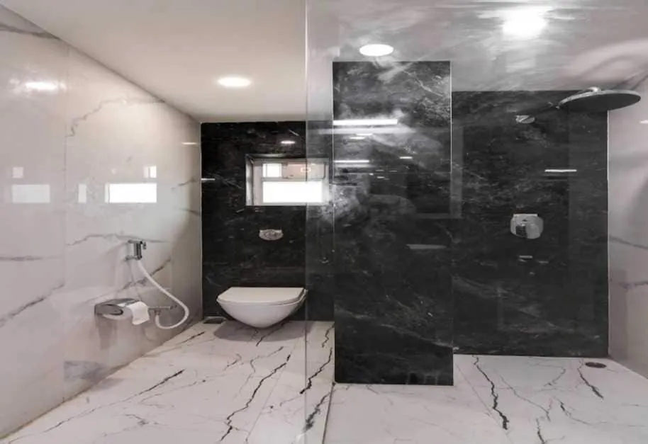 Bathroom in Super Townhouse OAK Seventy Seven