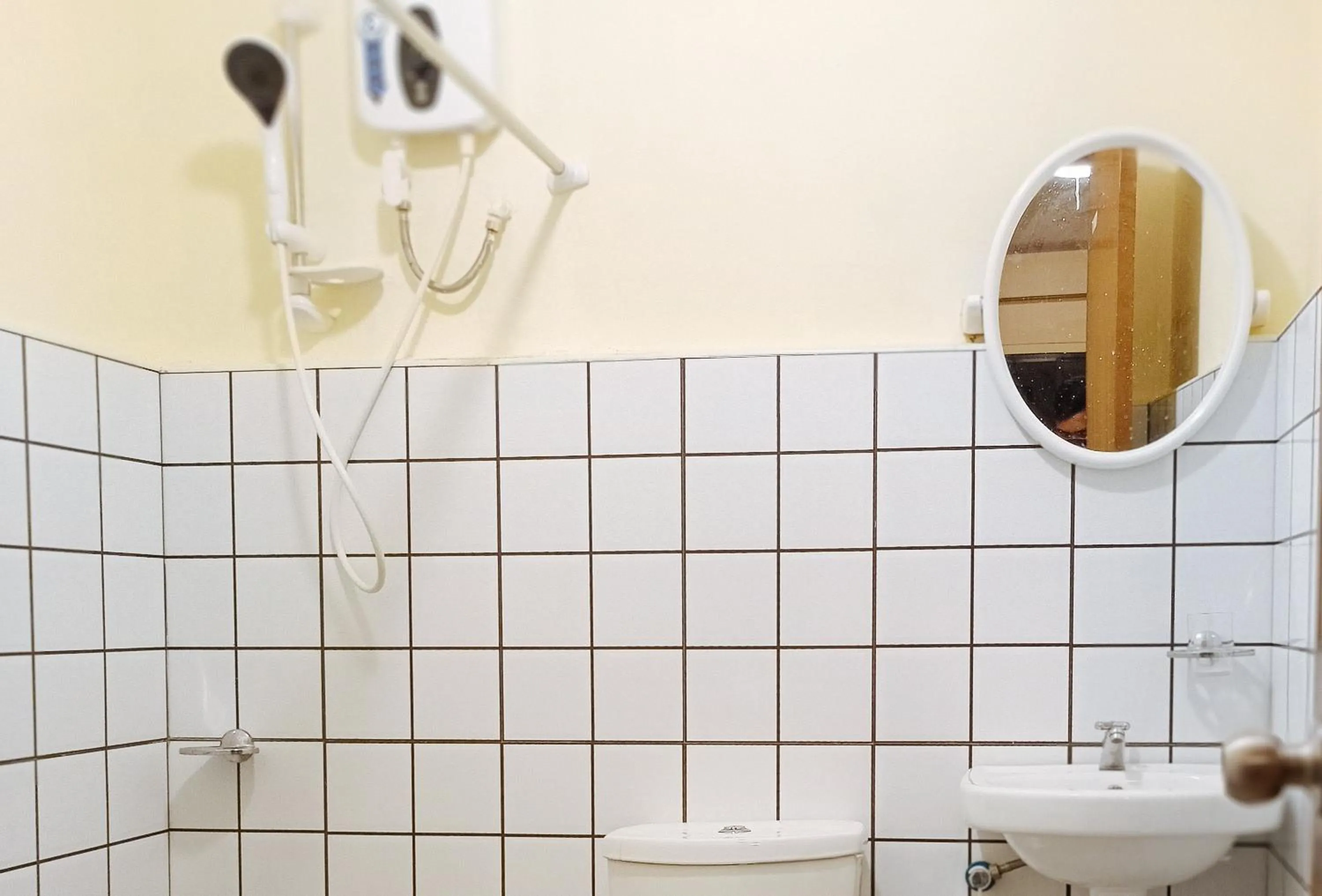 Shower in Maribel’s Pension Sindangan