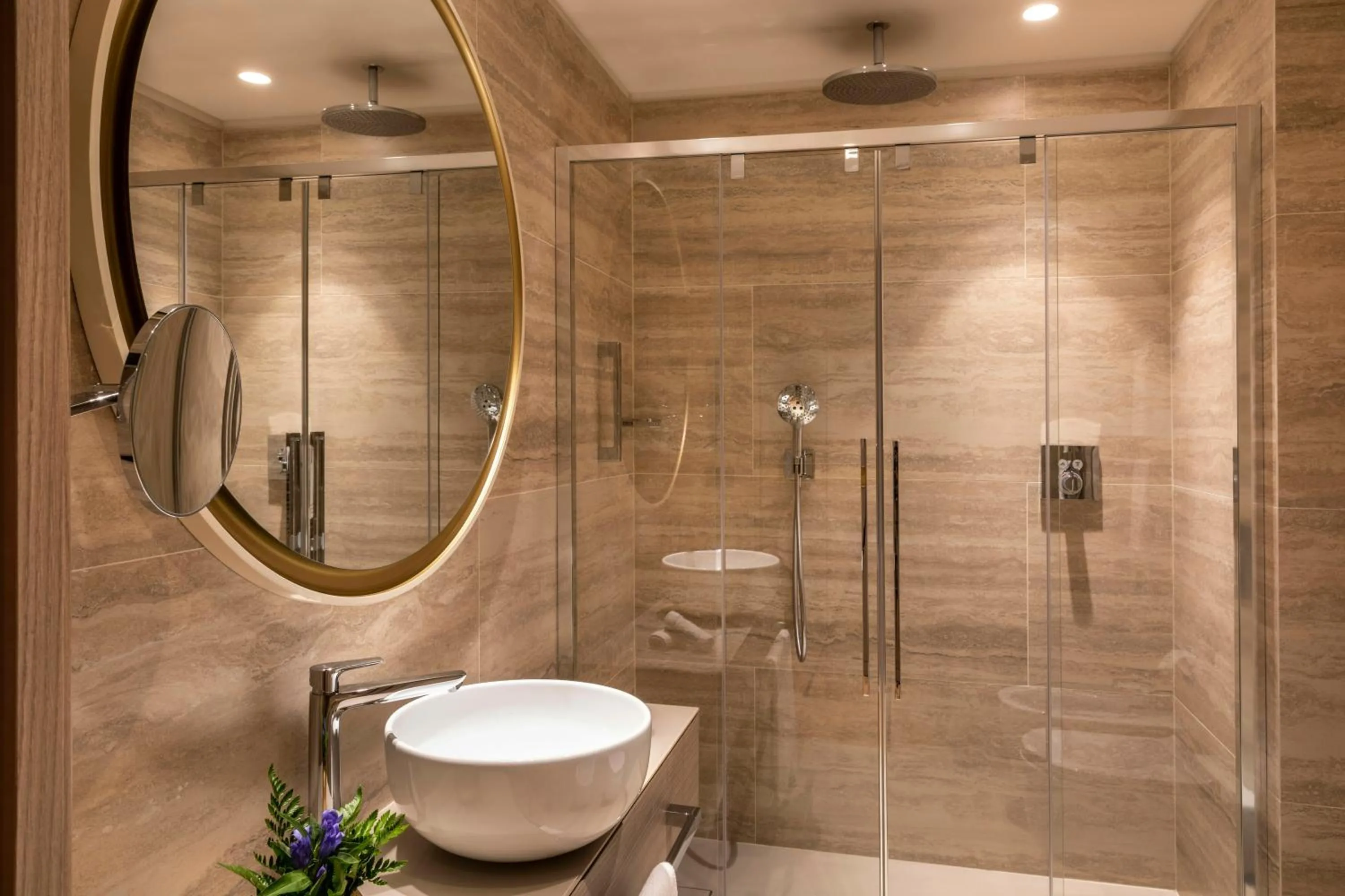 Bathroom in Rosa Grand Milano - Starhotels Collezione