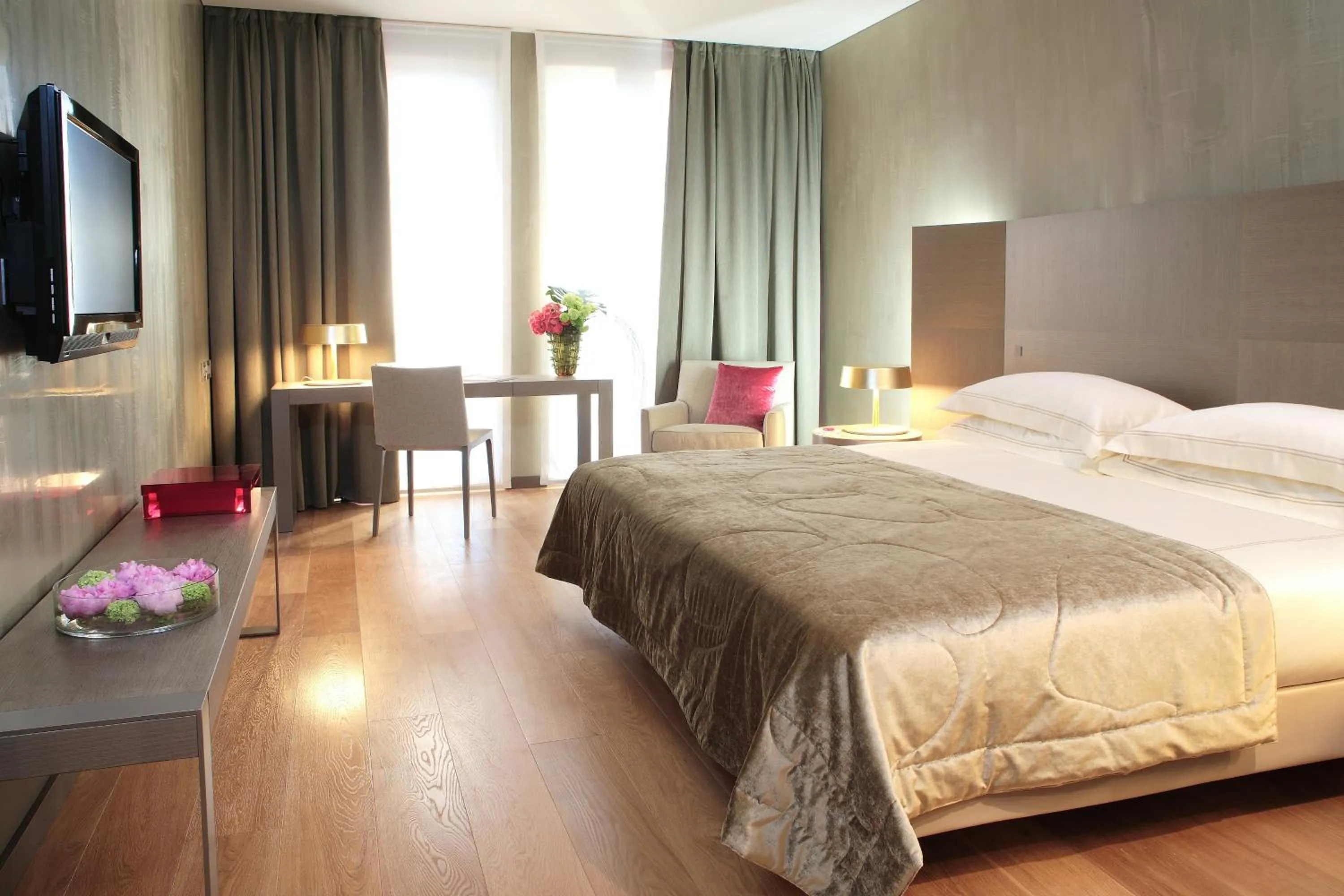 Bedroom, Bed in Rosa Grand Milano - Starhotels Collezione