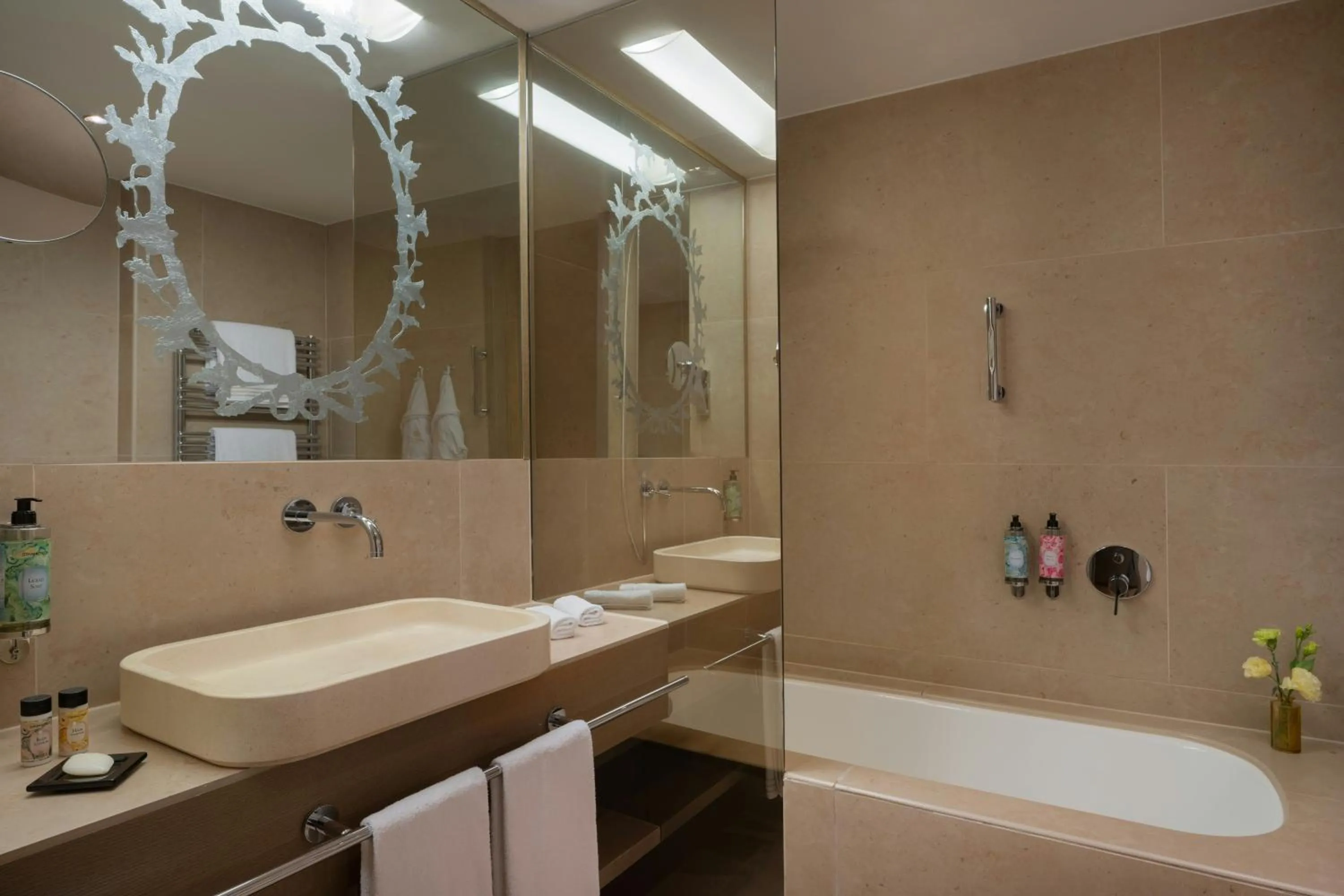 Bathroom in Rosa Grand Milano - Starhotels Collezione