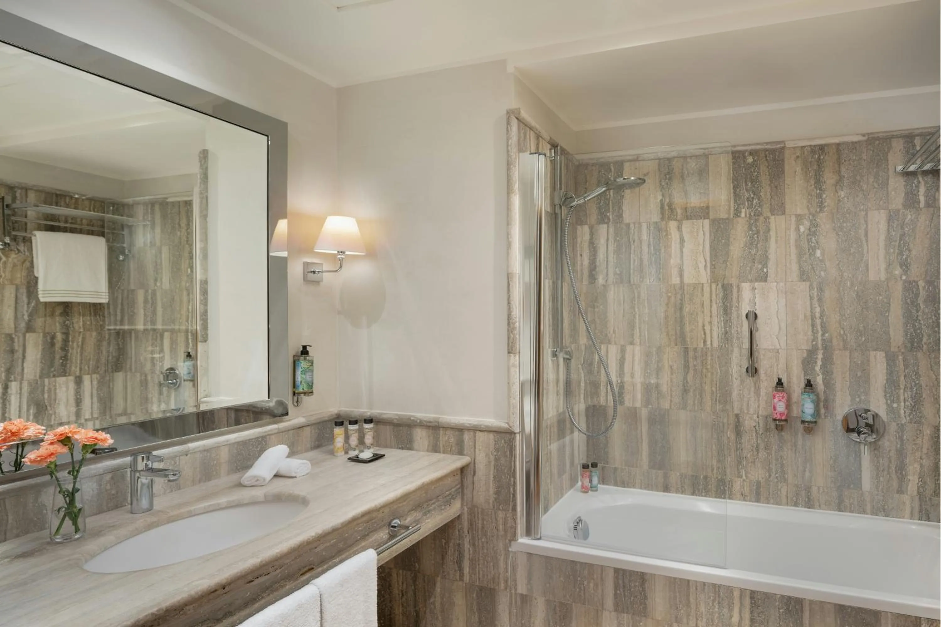 Bathroom in Rosa Grand Milano - Starhotels Collezione