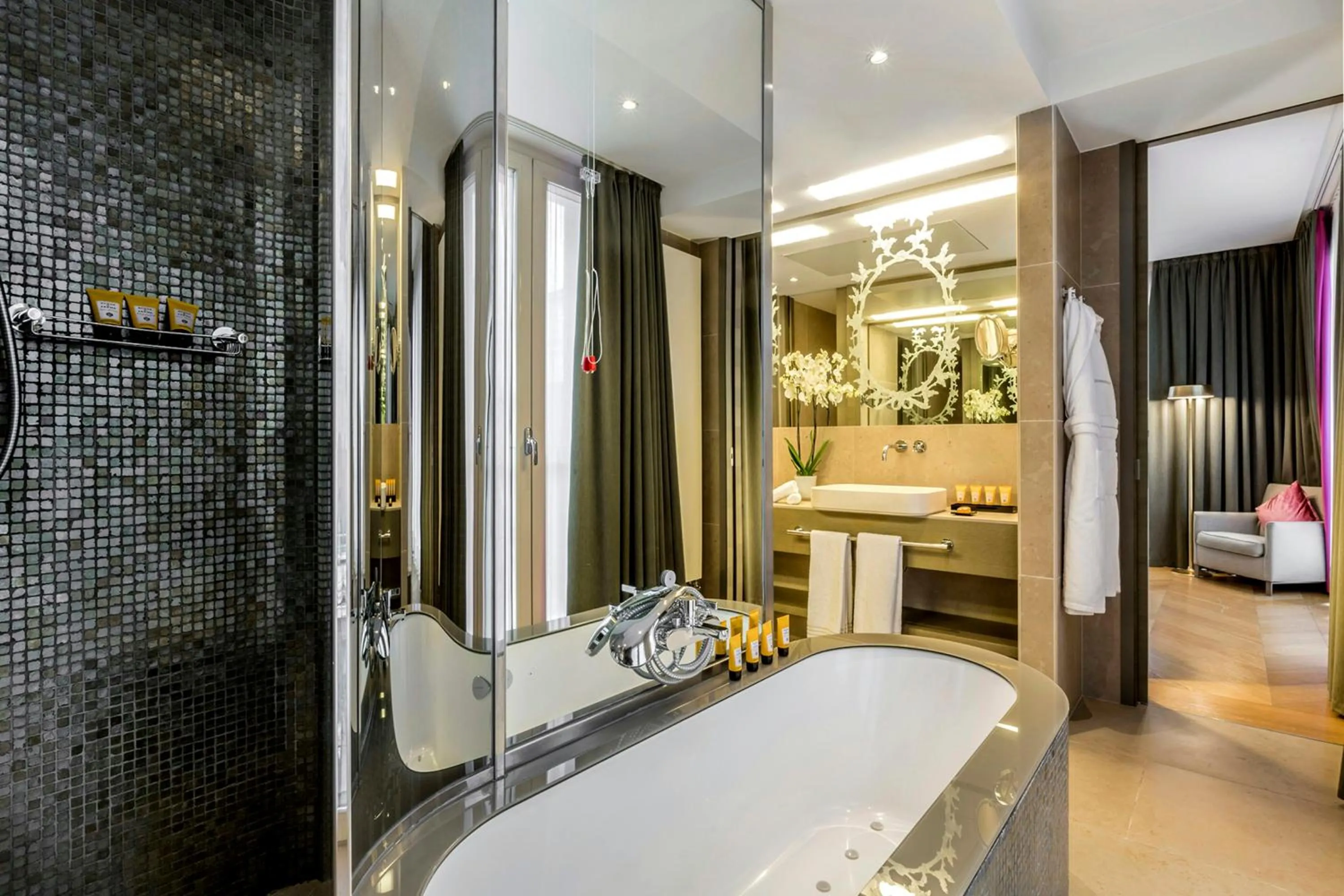 Bathroom in Rosa Grand Milano - Starhotels Collezione