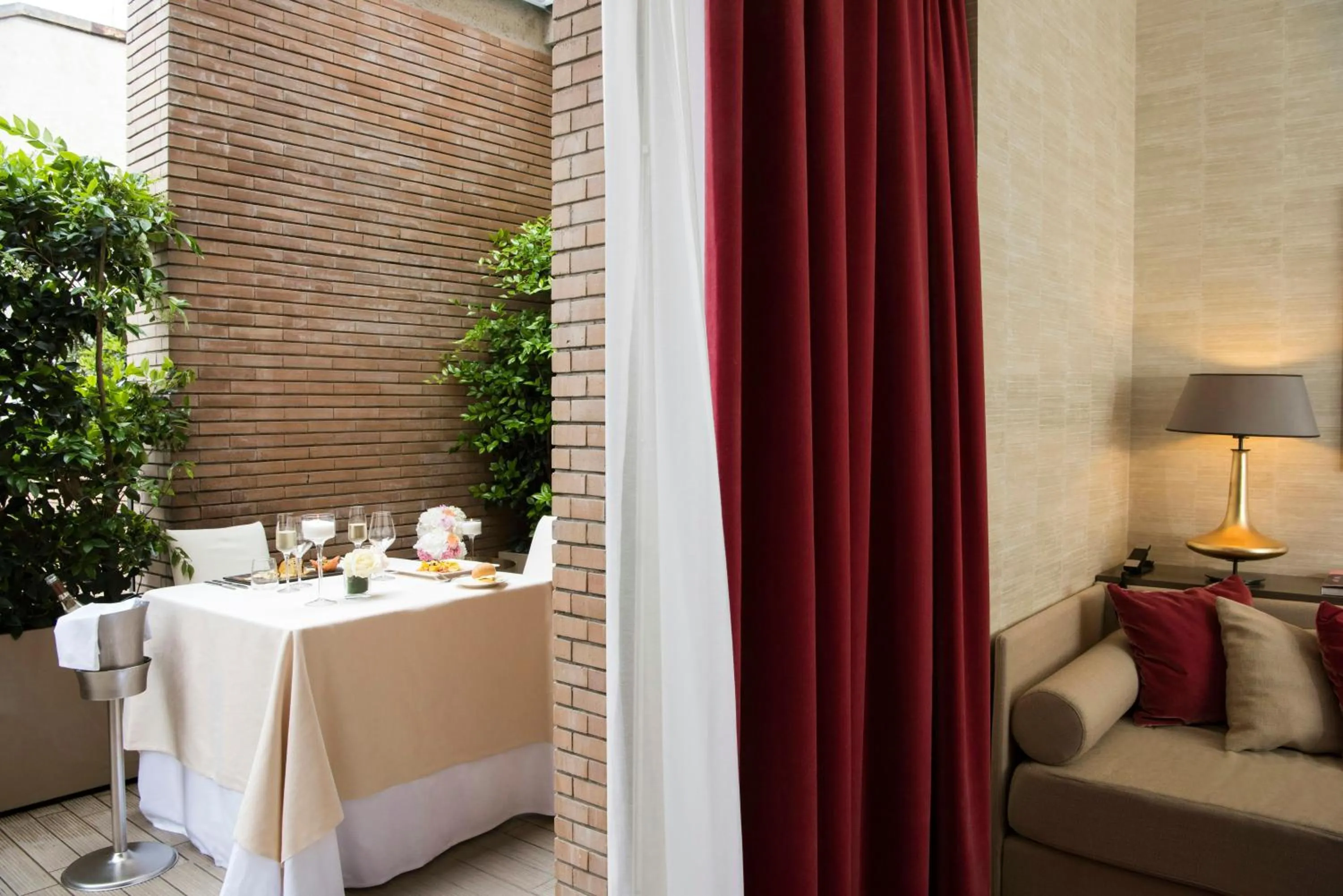 Photo of the whole room in Rosa Grand Milano - Starhotels Collezione