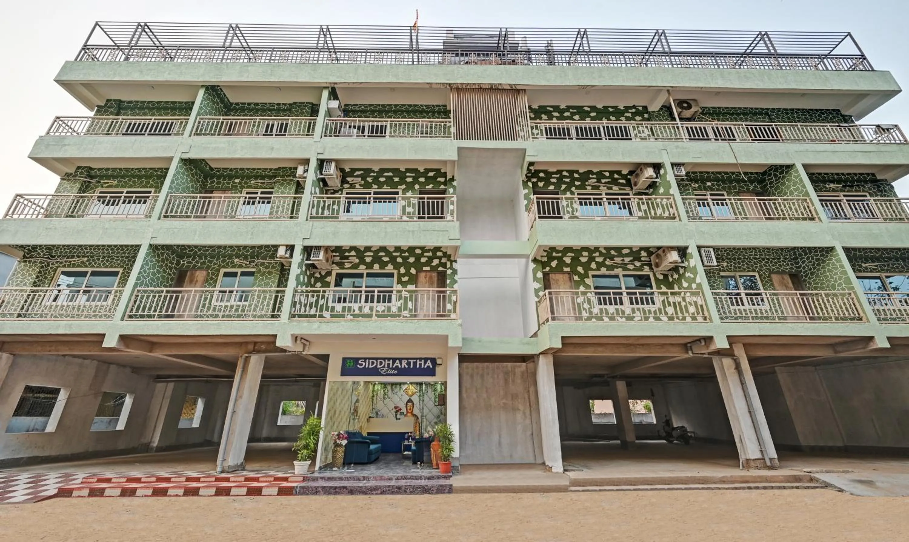 Facade/entrance in Treebo Sidhartha Elite