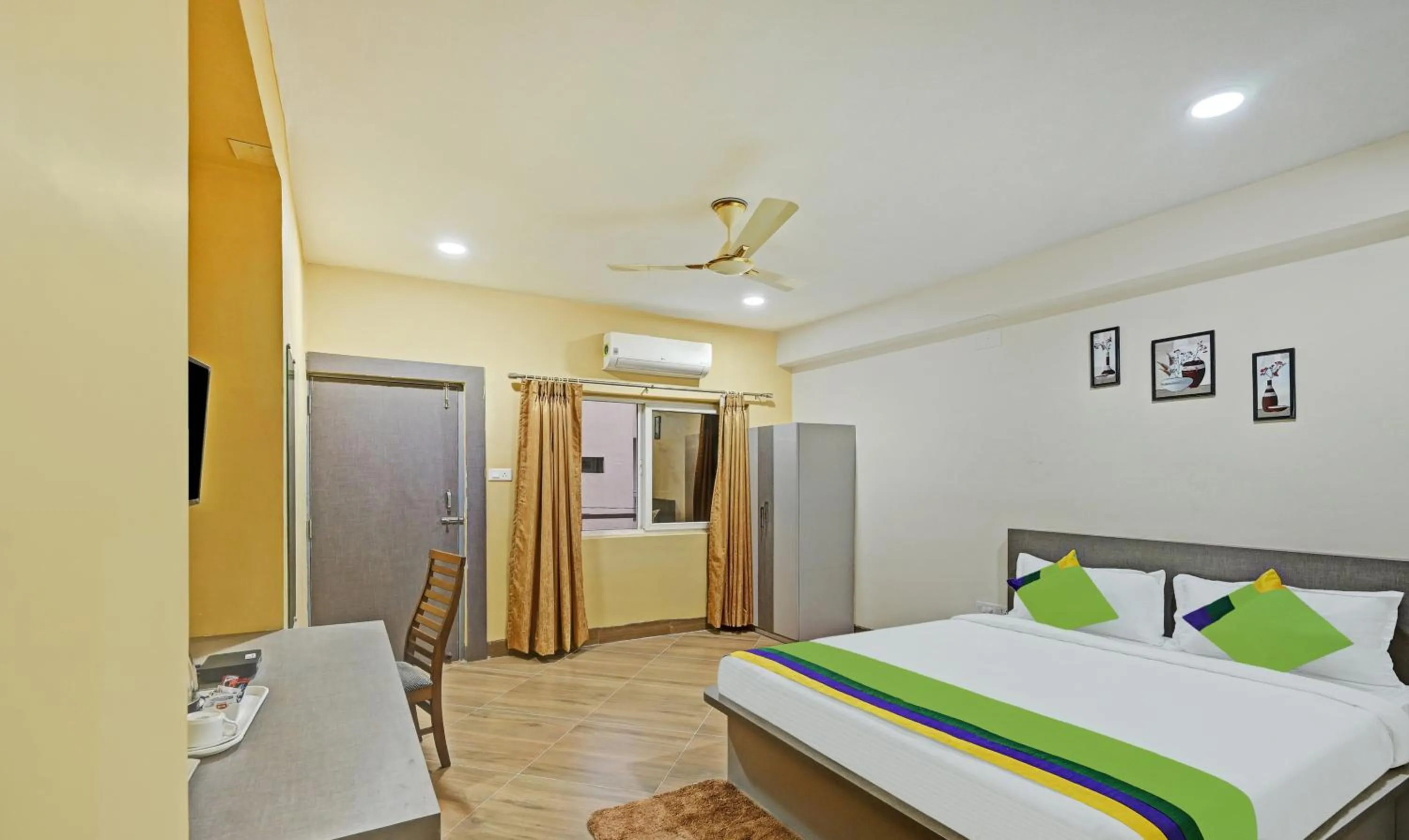 Bedroom, Bed in Treebo Sidhartha Elite
