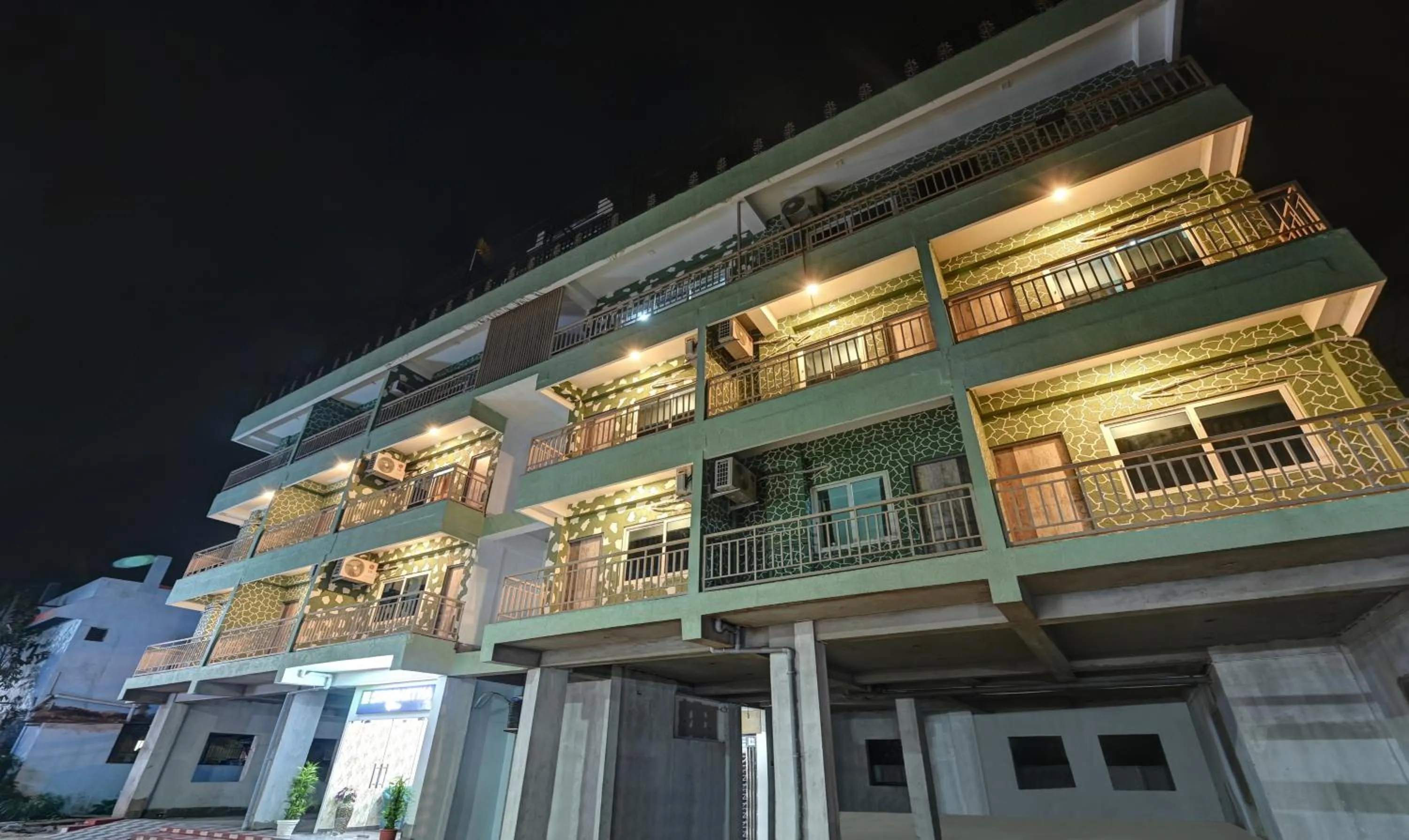 Facade/entrance in Treebo Sidhartha Elite