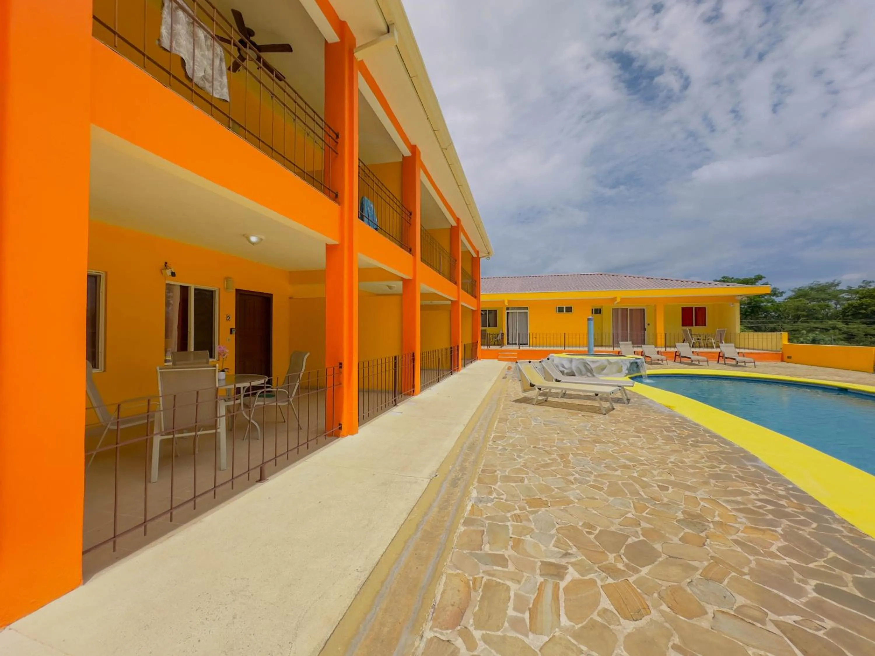 Property building in Hermosa Paradise