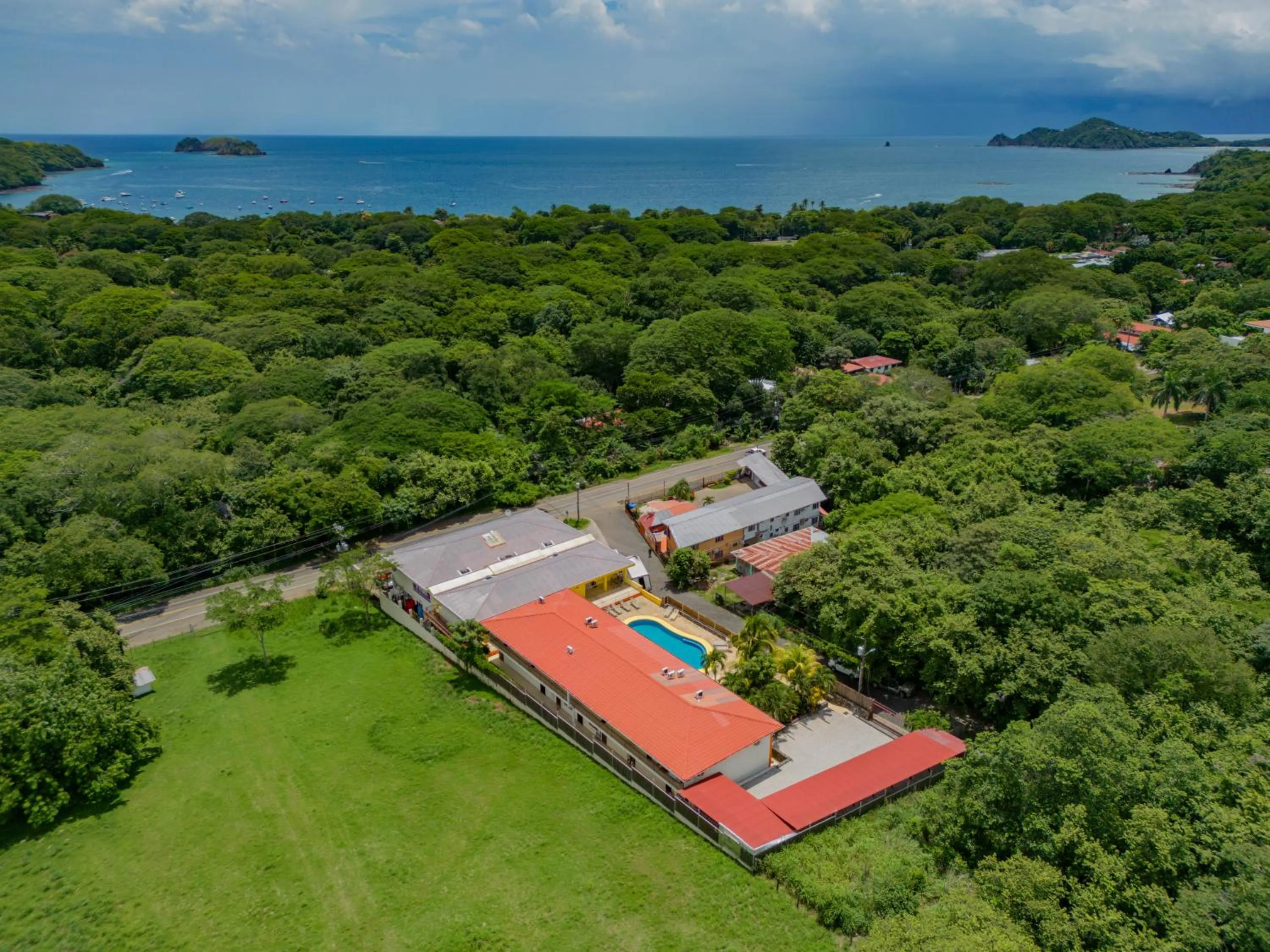 Property building in Hermosa Paradise