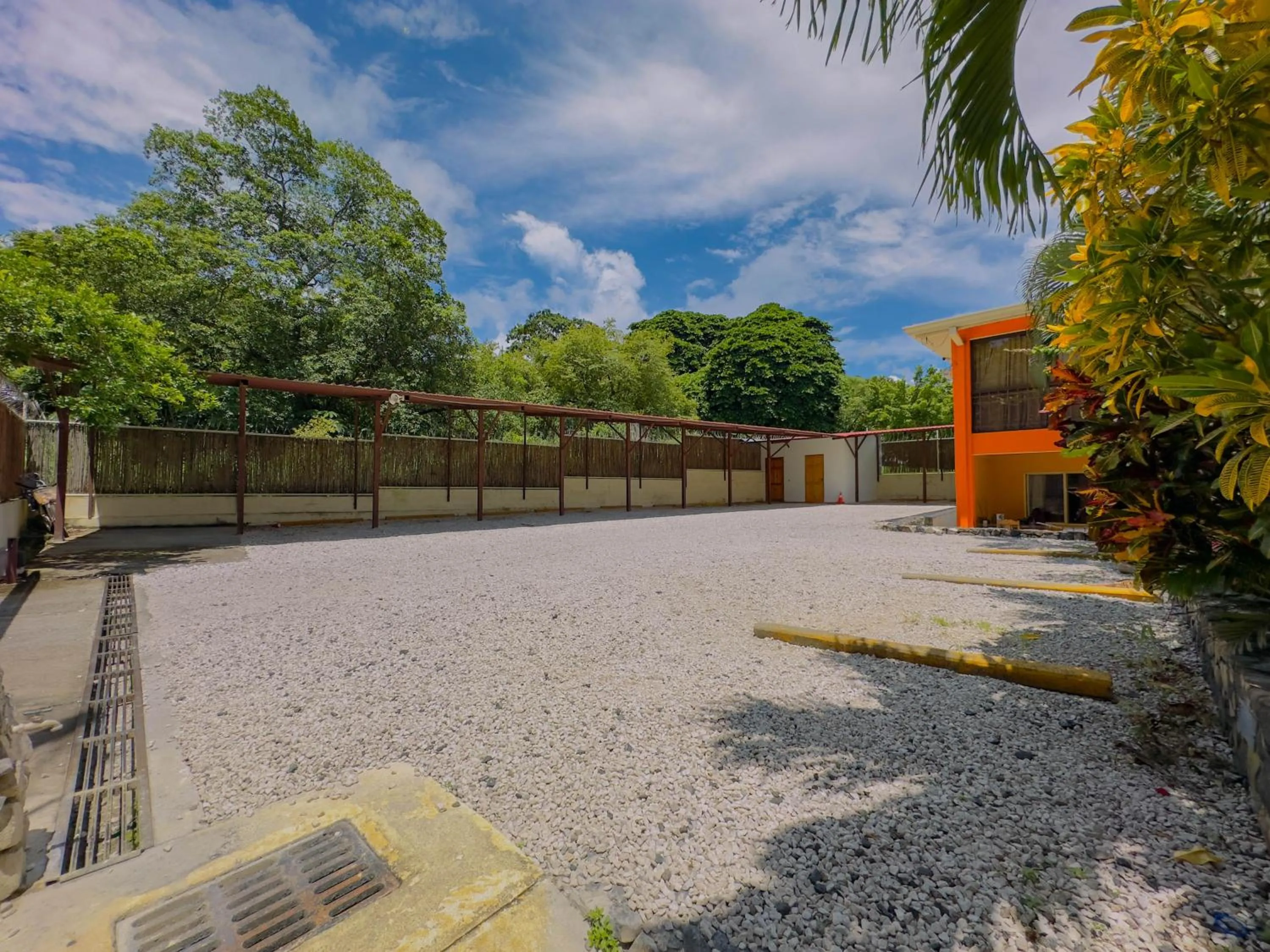 Parking in Hermosa Paradise