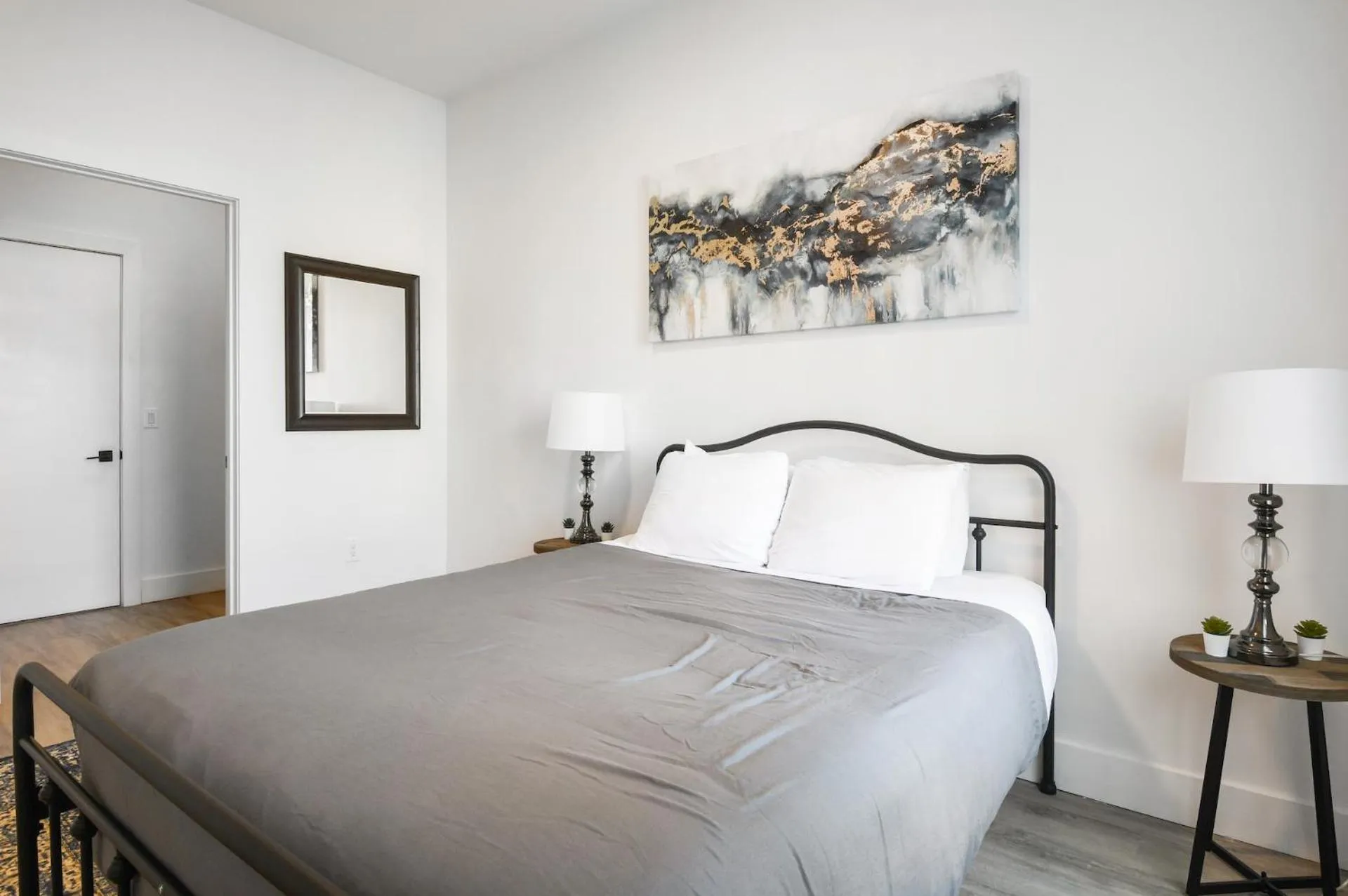 Bed in Luxury Apartments - Newark Int Airport - Evonify Stays