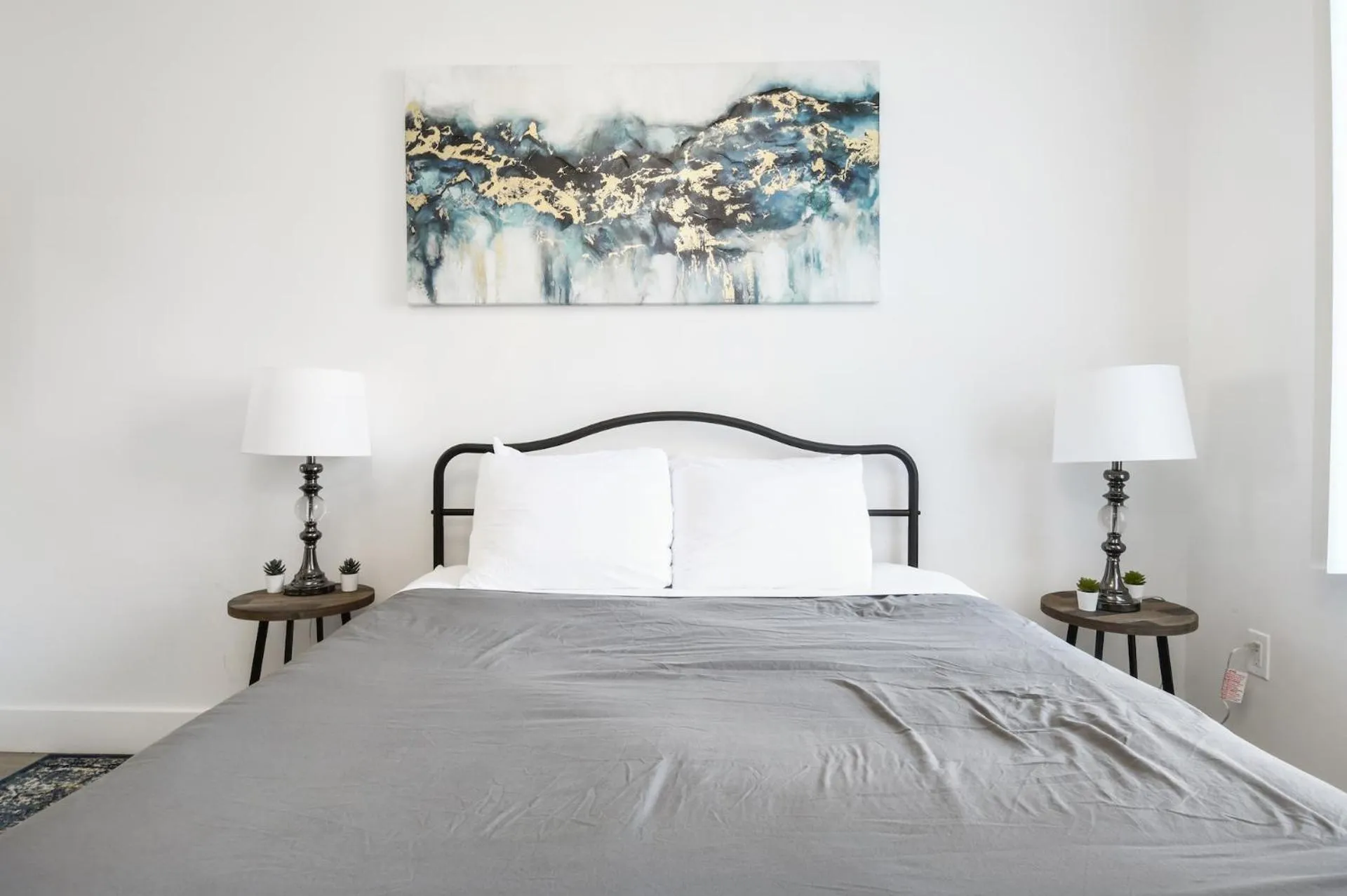 Bed in Luxury Apartments - Newark Int Airport - Evonify Stays