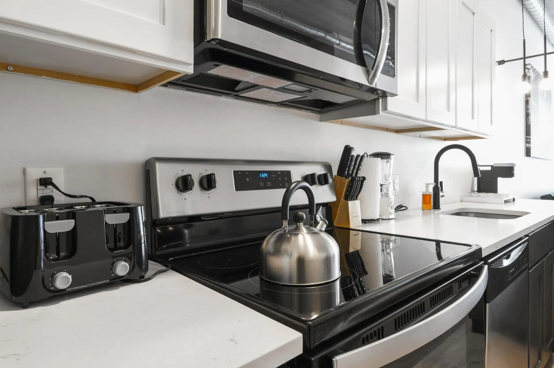 Luxury Apartments - Newark Int Airport - Evonify Stays