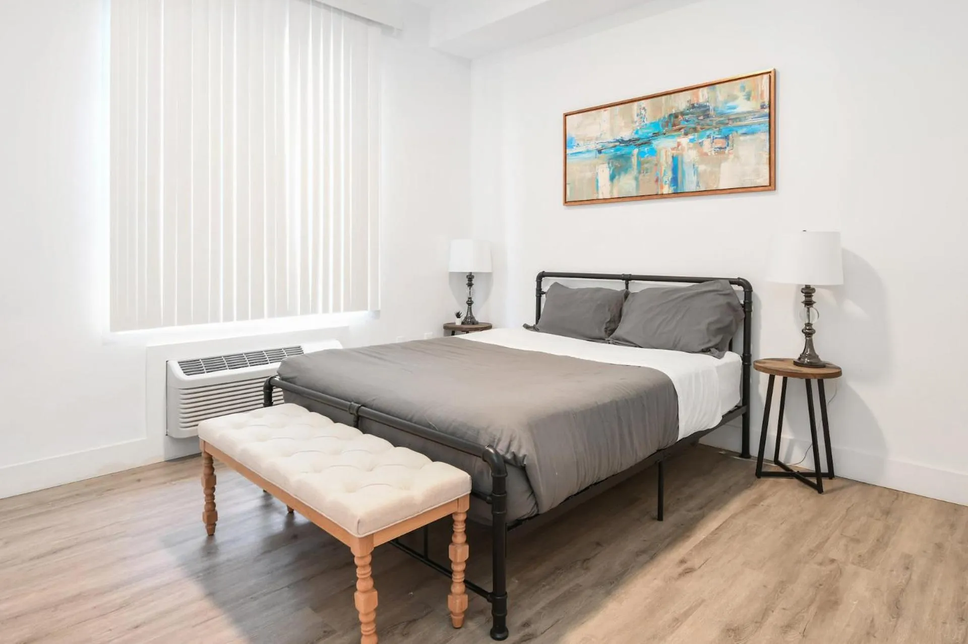 Bed in Luxury Apartments - Newark Int Airport - Evonify Stays