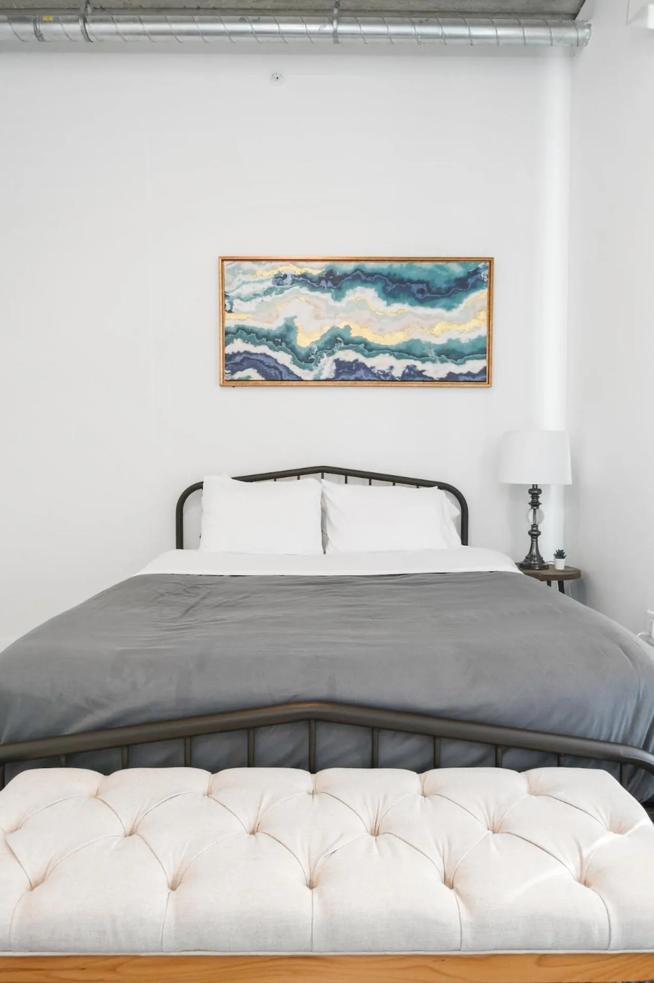 Bed in Luxury Apartments - Newark Int Airport - Evonify Stays