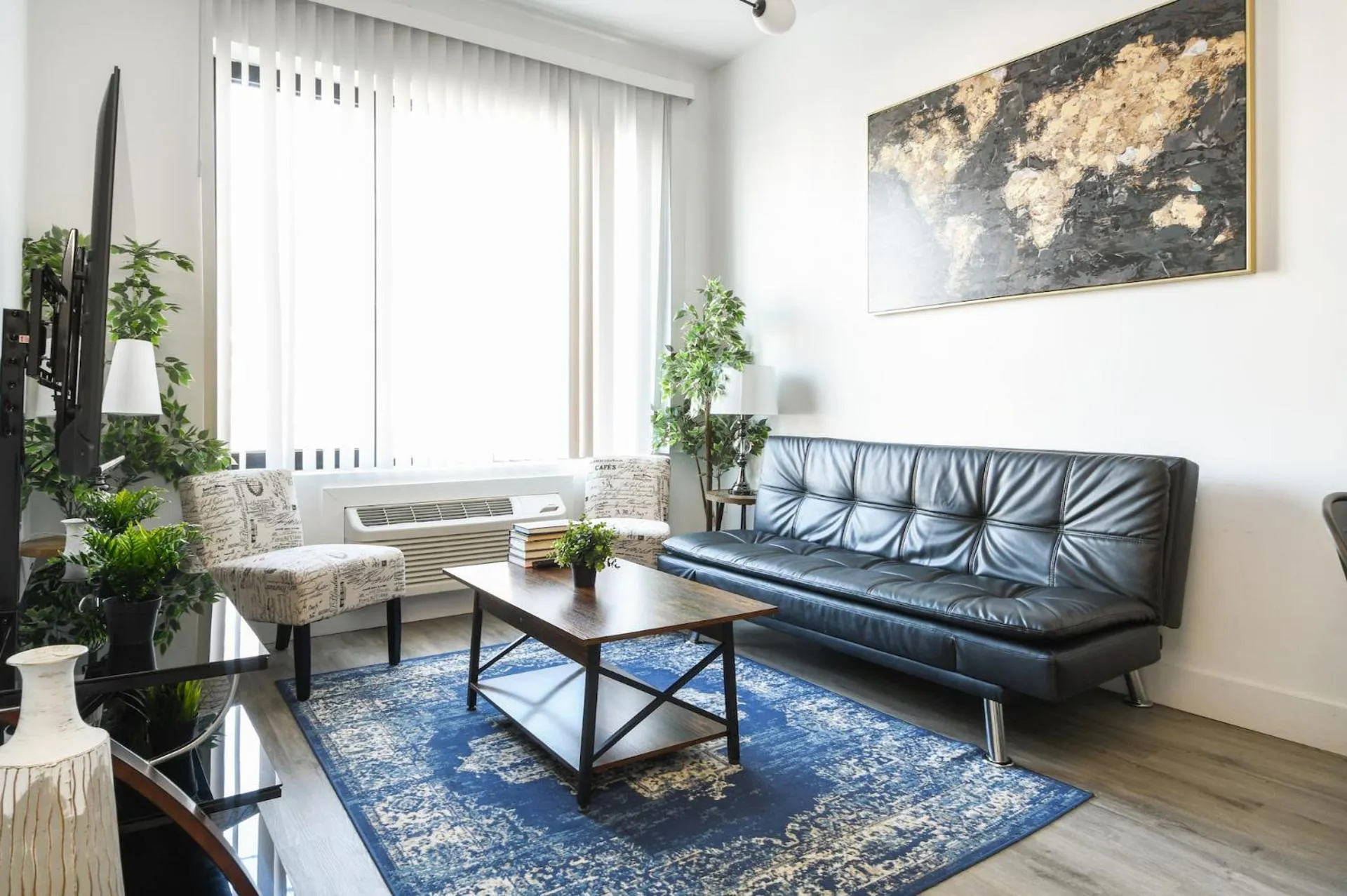 Living room in Luxury Apartments - Newark Int Airport - Evonify Stays