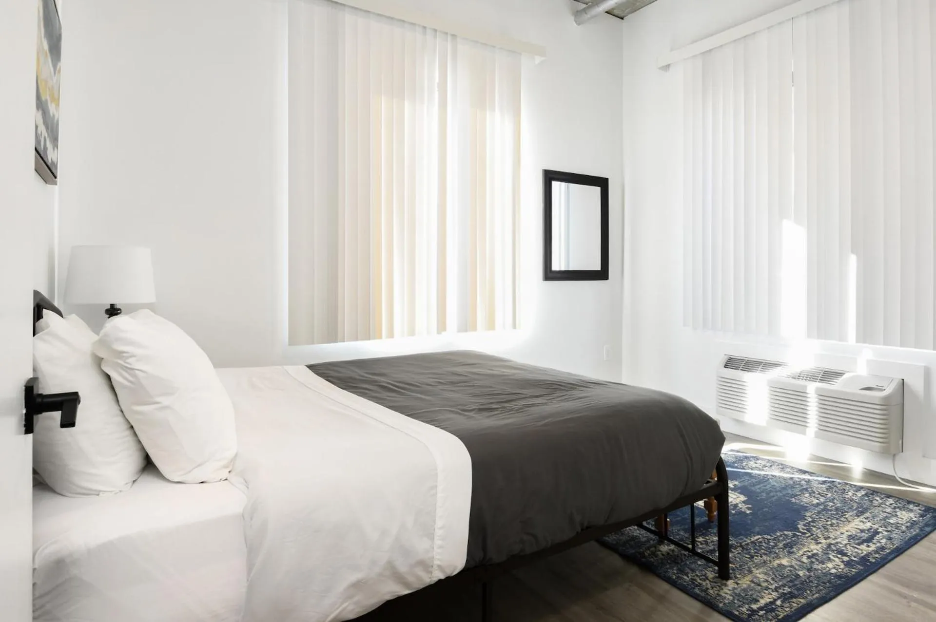 Bed in Luxury Apartments - Newark Int Airport - Evonify Stays