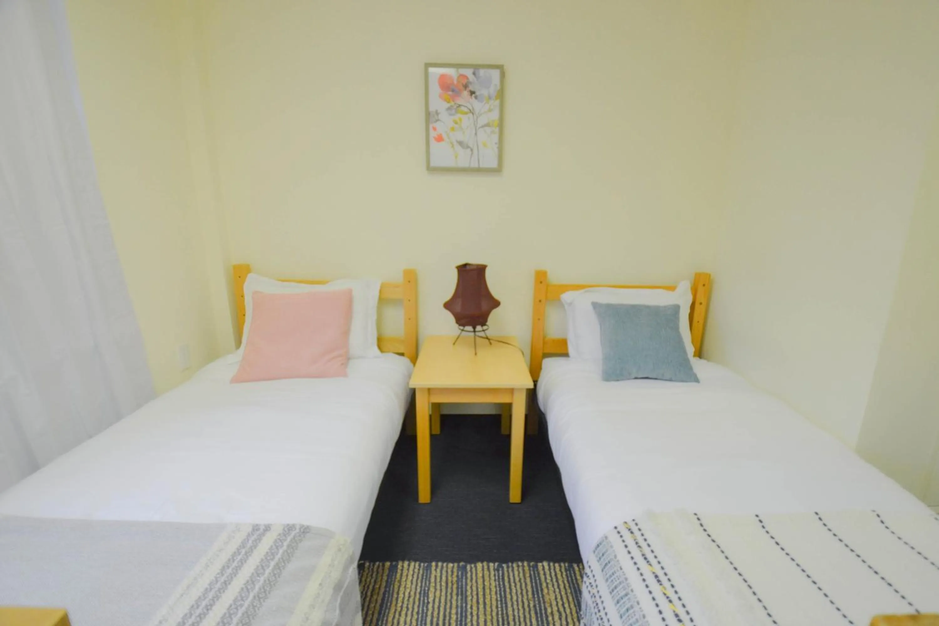 Photo of the whole room, Bed in Michie House in College Hill