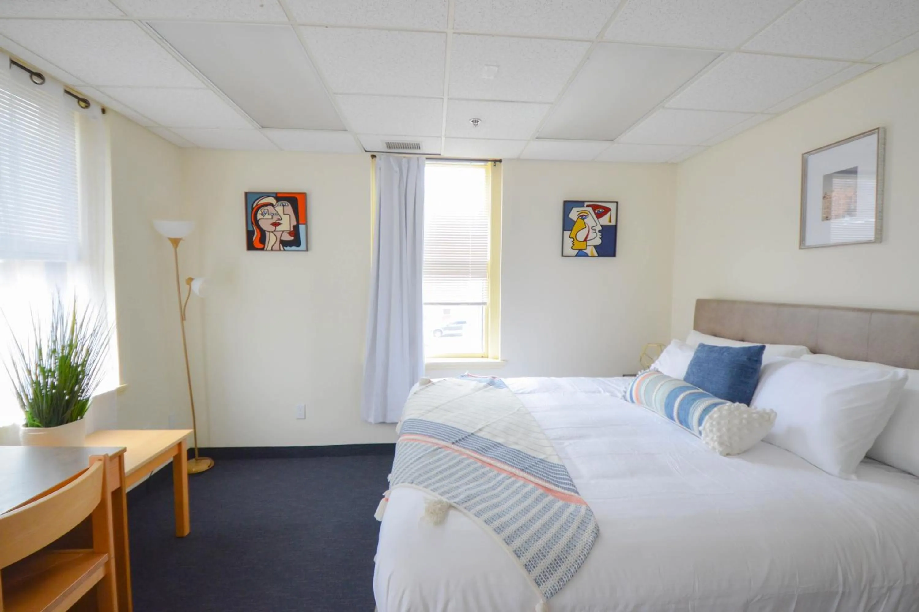 Photo of the whole room, Bed in Michie House in College Hill