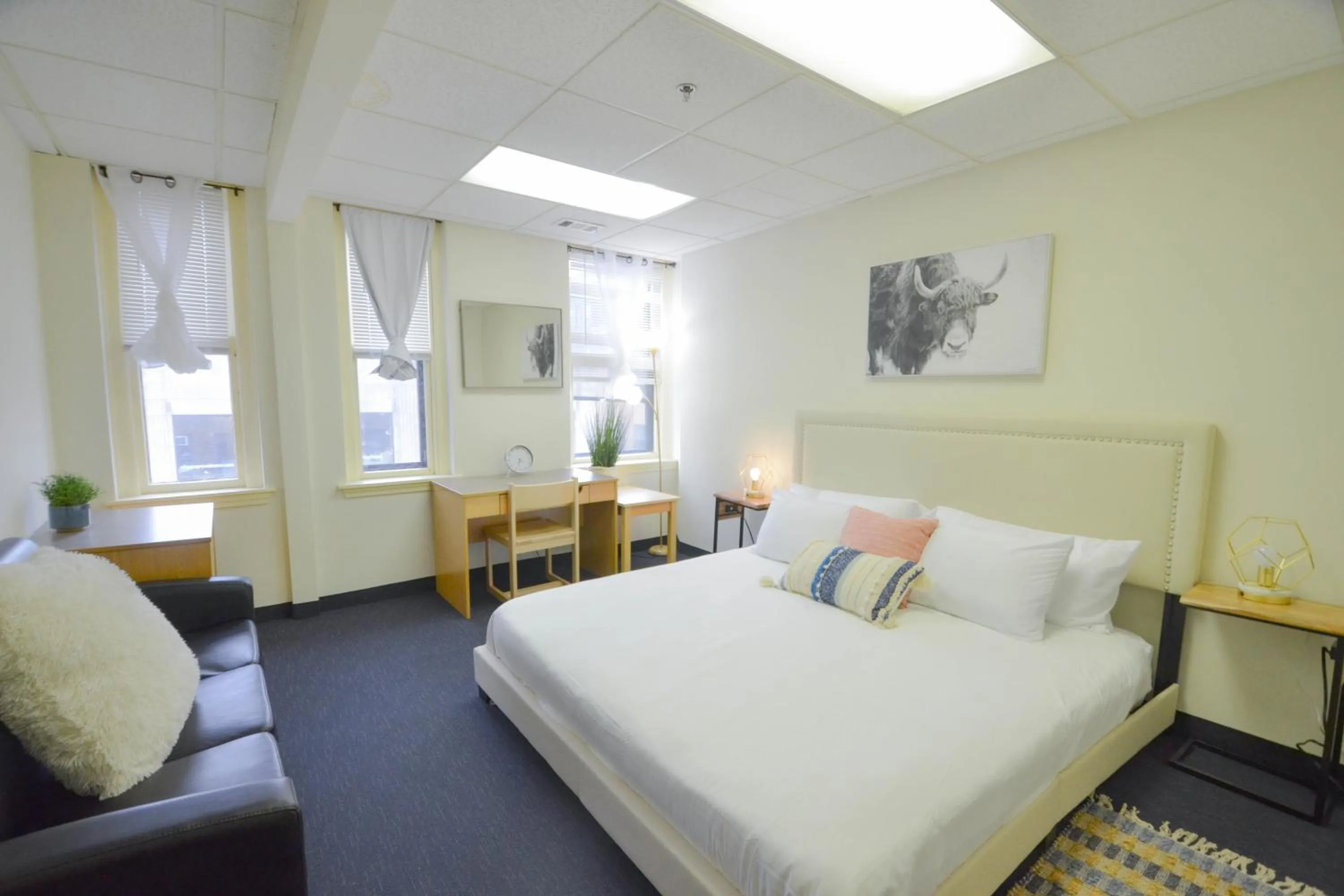 Photo of the whole room, Bed in Michie House in College Hill