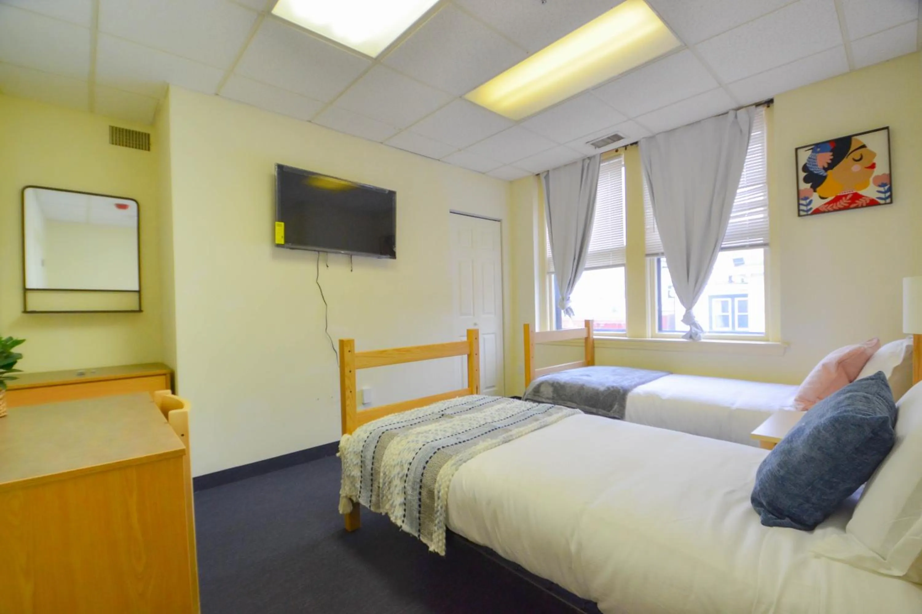 Photo of the whole room, Bed in Michie House in College Hill