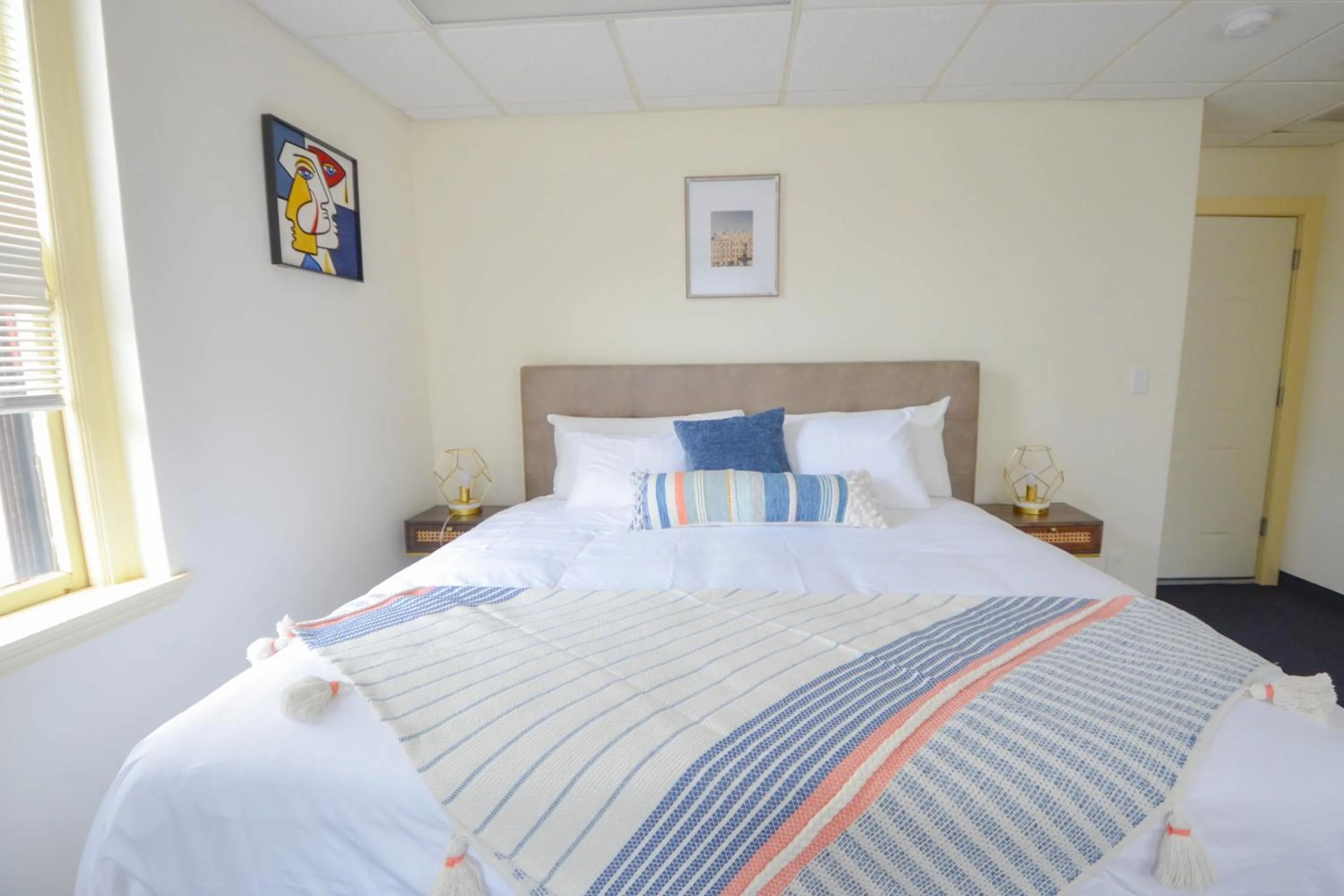 Photo of the whole room, Bed in Michie House in College Hill